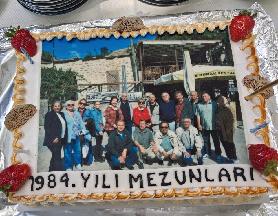 42 Yıl Sonra Gelen Büyük Buluşma: Selçuk Üniversitesi Mezunları Konya’da Hasret Giderdi