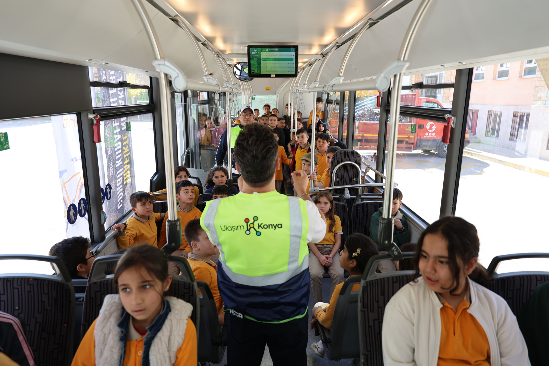 Konya’da 2 Bin 220 Öğrenci Nezaket Otobüsüyle Trafik Bilinci Kazandı!