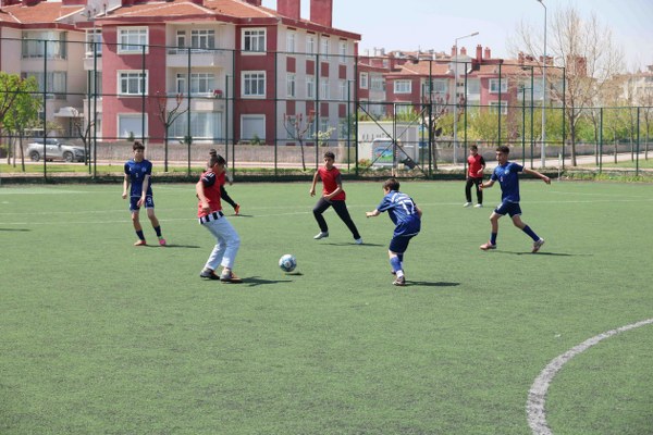 Karatay'da "8.Ortaokullar Arası Kardeşlik ve Dostluk  Futbol Turnuvası" Başladı 