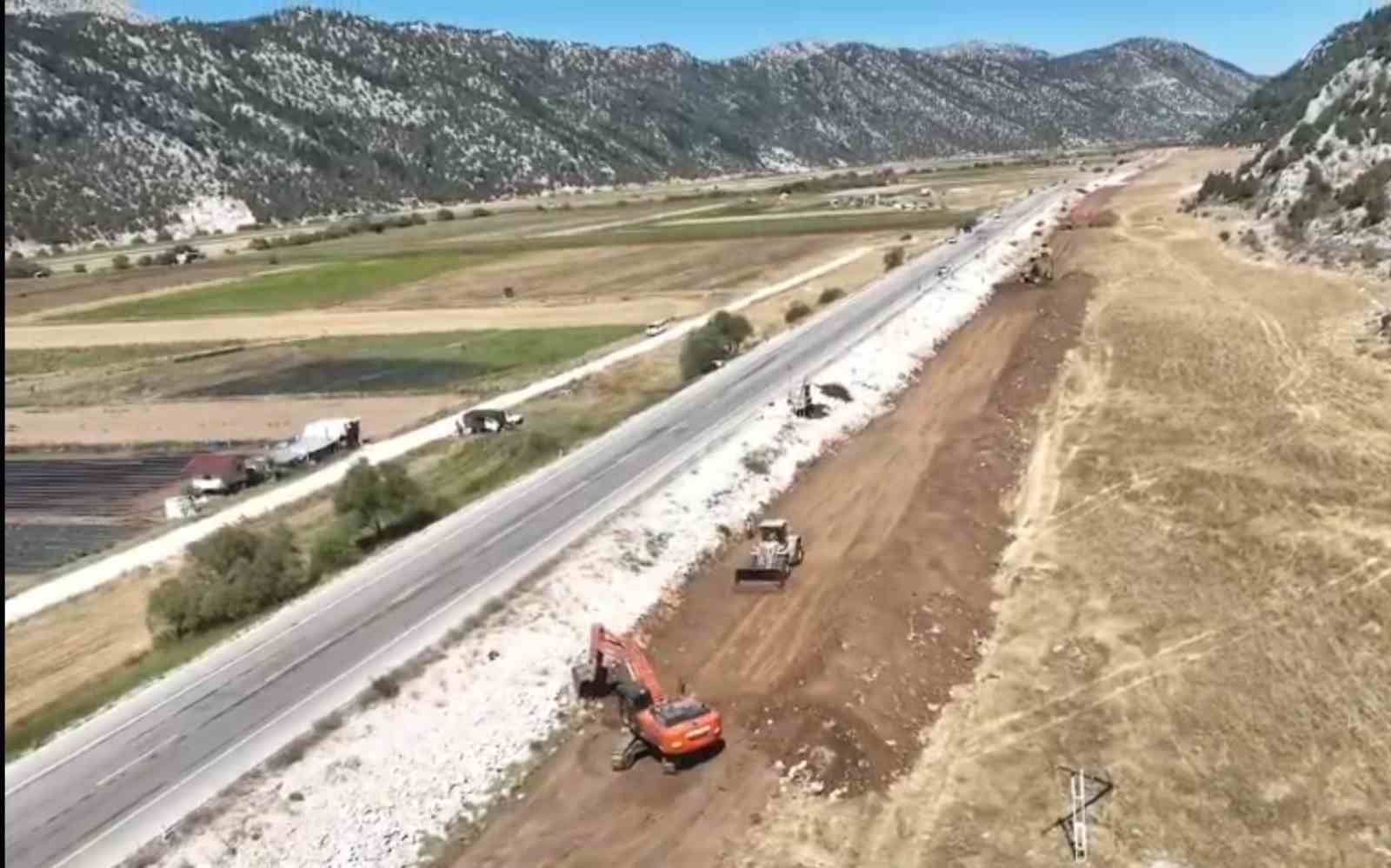 Beyşehir-Derebucak-Antalya Kara yolunda duble yol çalışmaları başladı