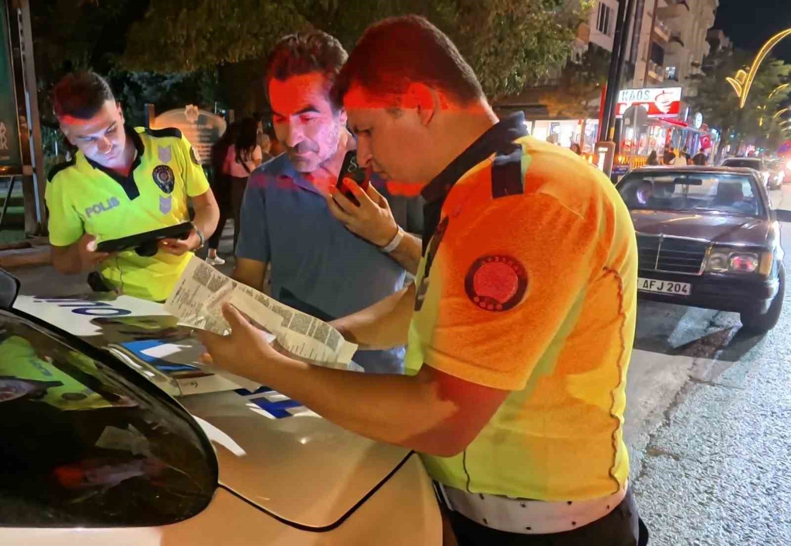 Polise "İşlem yapmayın" dedi, olmayınca gazeteciye hakaret etti