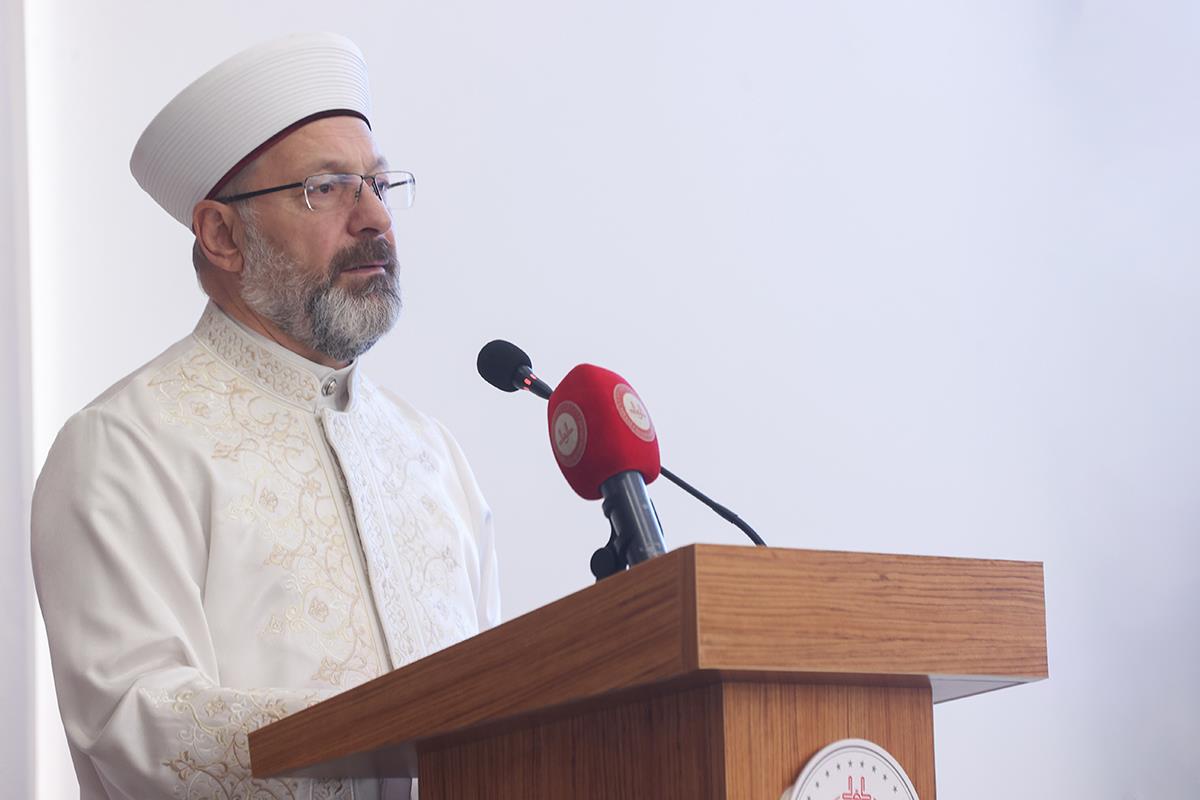 Diyanet İşleri Başkanı Erbaş: "Aziz milletimizin ve İslam aleminin Mevlit Gecesi’ni tebrik ediyorum"