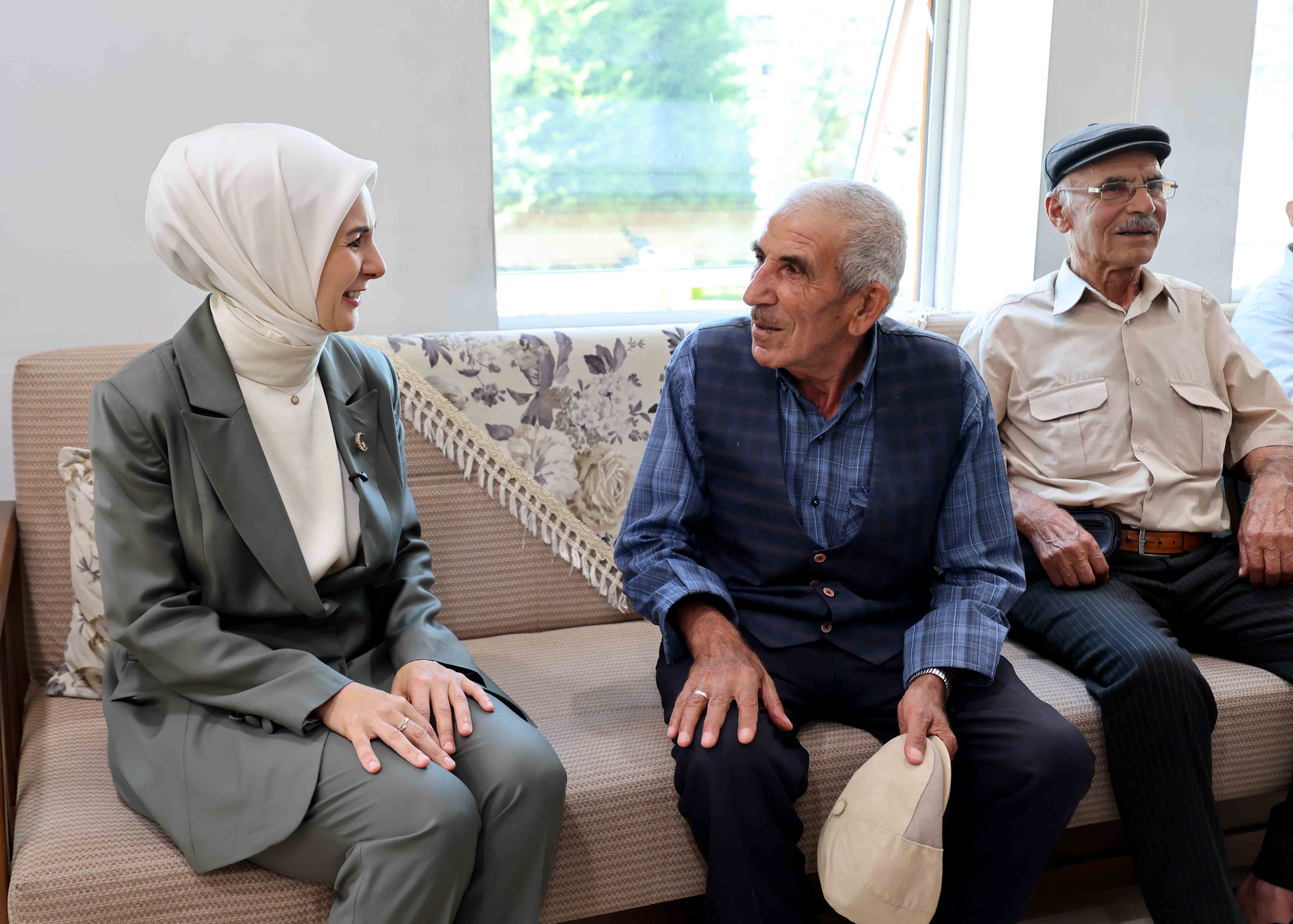 Bakan Göktaş, Karatay Belediyesi Çelebi Mahalle Konağı'nda Büyüklerle Buluştu 