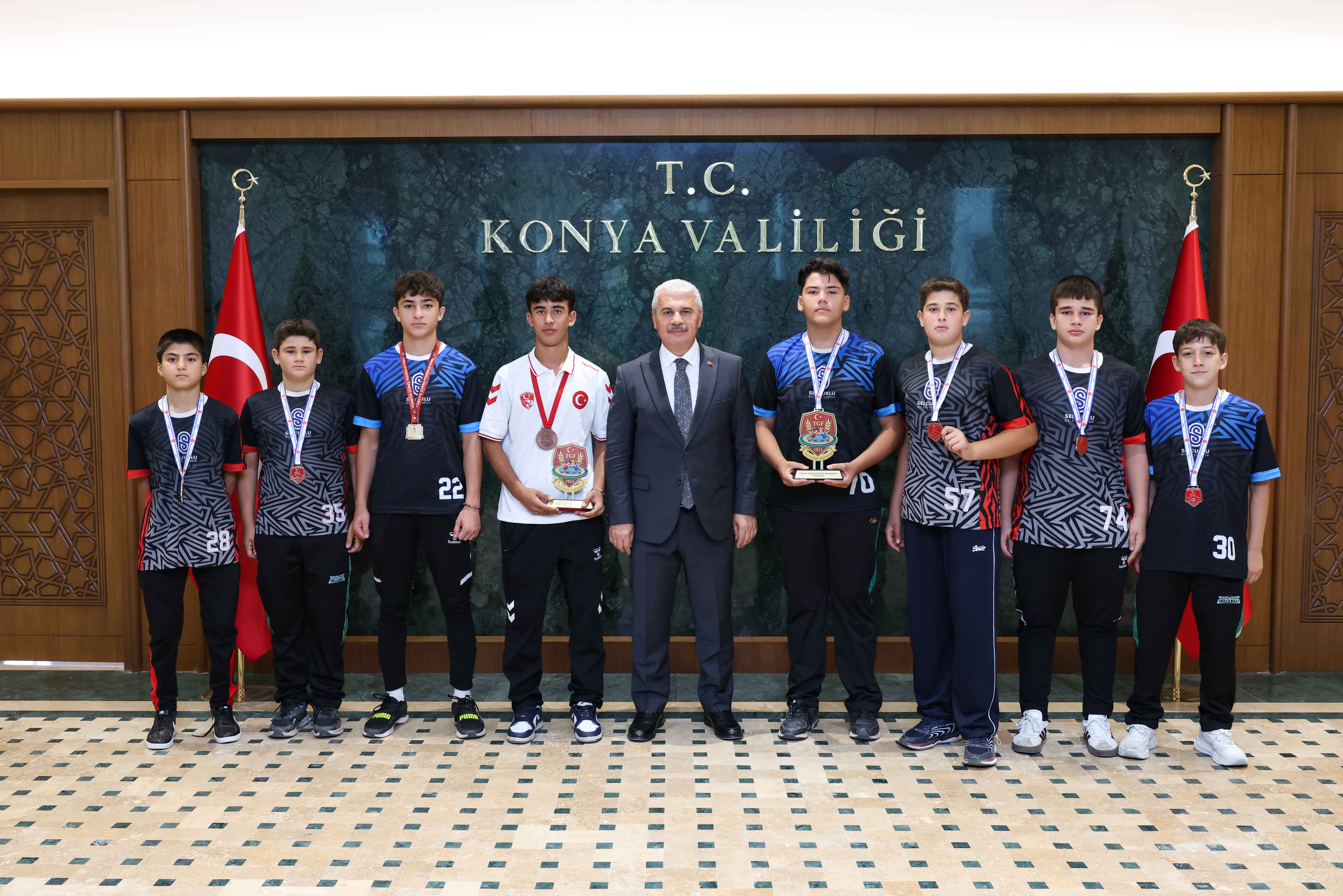 Selçuklu’nun Şampiyon Güreşçilerinden Vali Akın’a Ziyaret