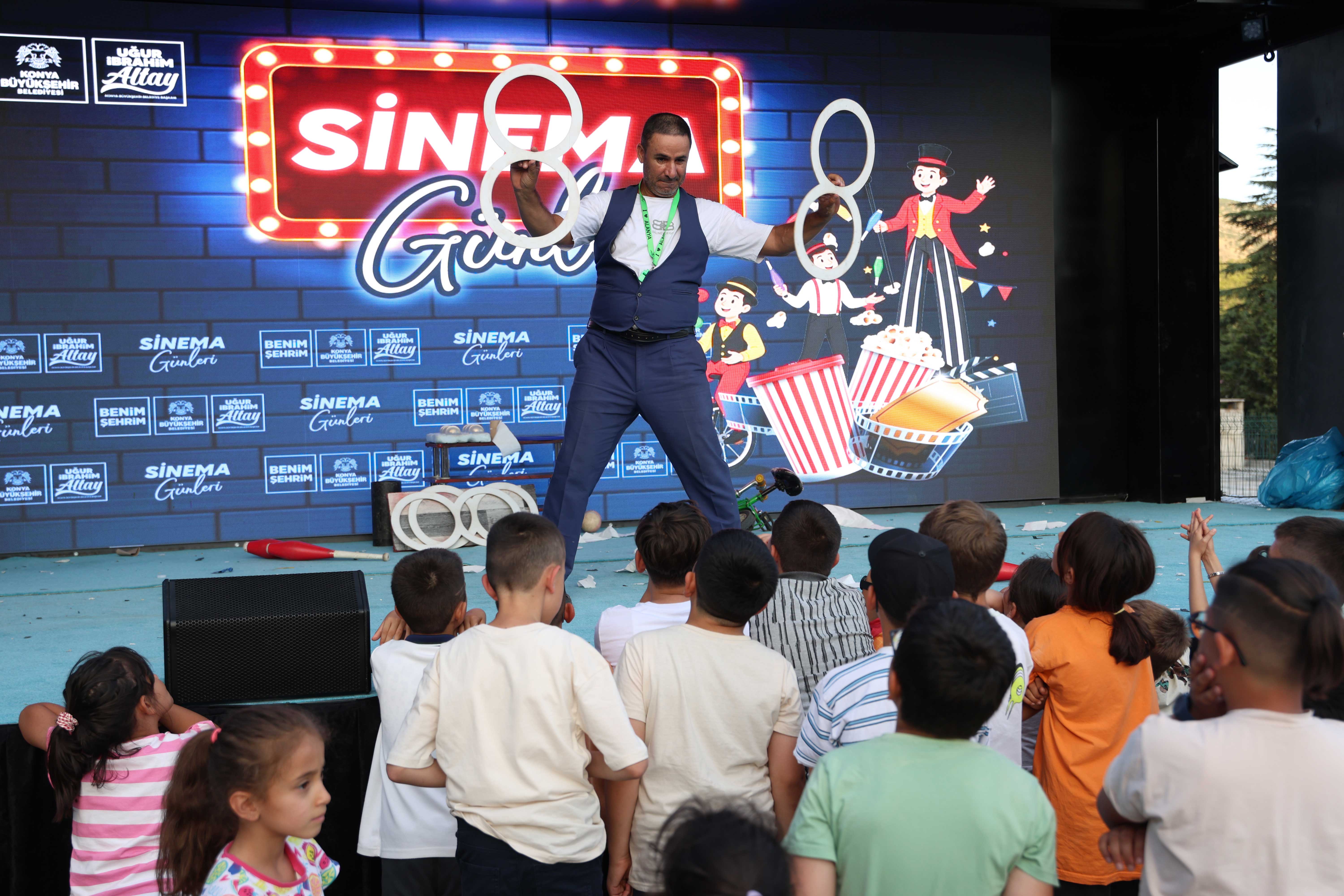 Başkan Altay: “Sinema Günleri ve Çocuk Şenliğimiz İlçelerimizde Büyük Bir Coşkuyla Sürüyor”