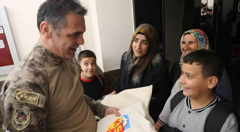 İl Emniyet Müdürü Aydın’dan vefa örneği: Şehit çocuklarını okullarına bıraktı