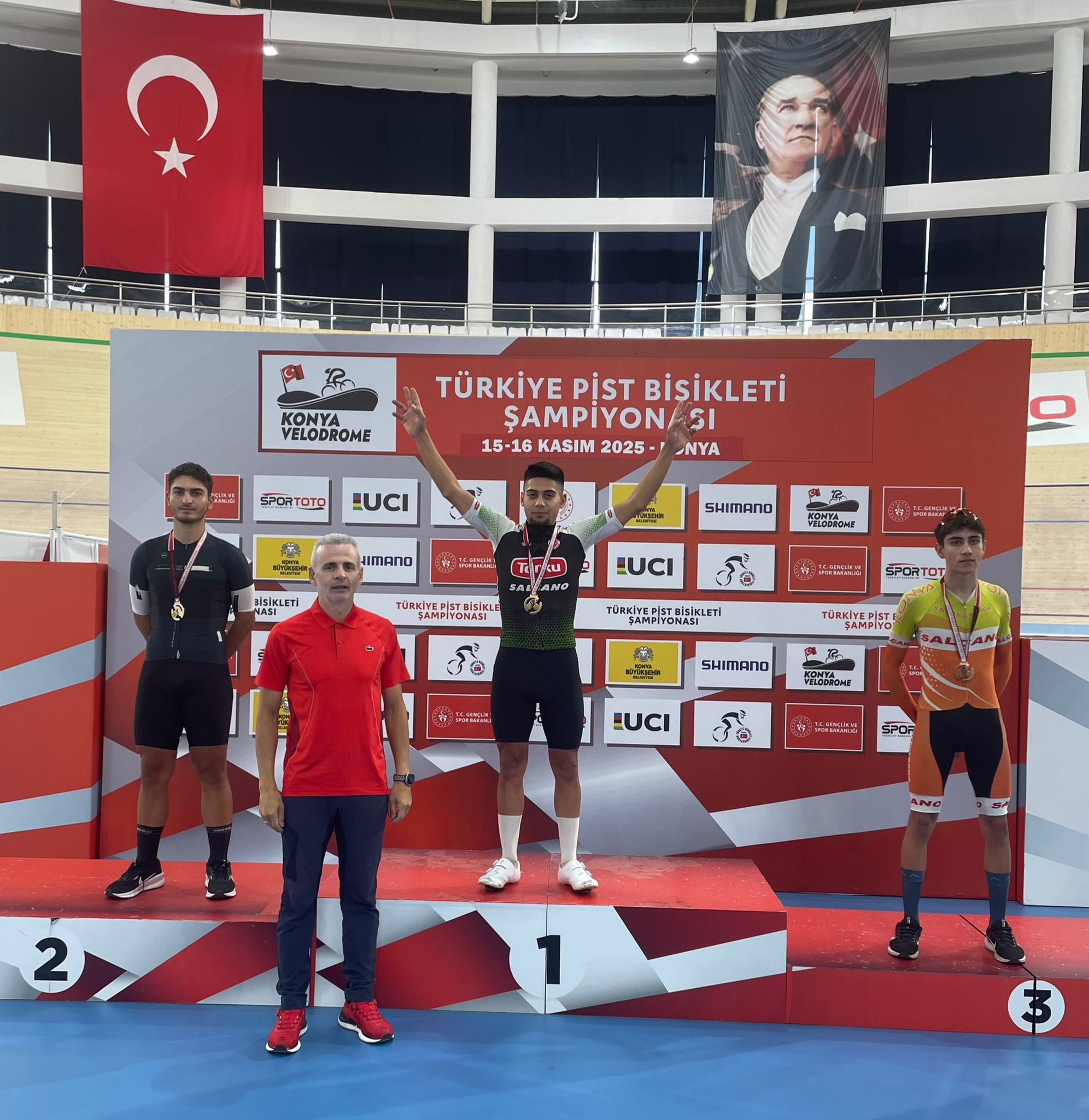 Konya Veledromu'nda Torku Rüzgarı Esti, Madalyalar Peş Peşe Geldi!