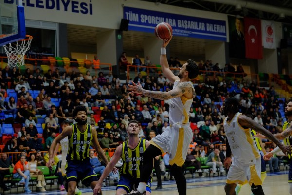 Büyükşehir Adını Yarı Finale Yazdırdı