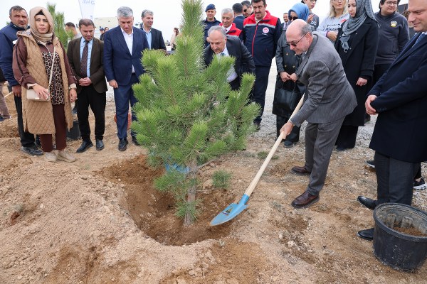 Karbon Yutak Alanı Projesi Kapsamında Binlerce Fidan Toprakla Buluştu 