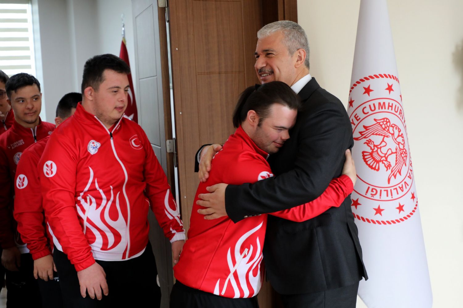 Vali Akın, Avrupa Şampiyonasına Konya'da Hazırlanan Down Sendromlu Futsal Milli Takımını Ağırladı 