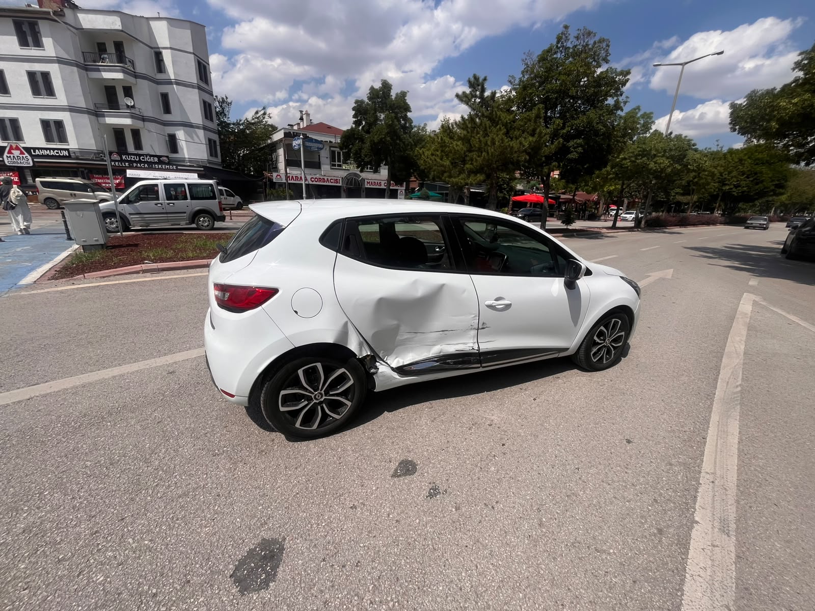 Meram’da Kavşakta Kaza: Araçlar Hasar Gördü