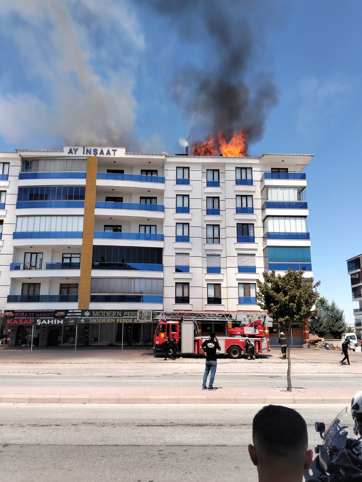 Konya'da 5 Katlı Apartmanda Yangın Paniği