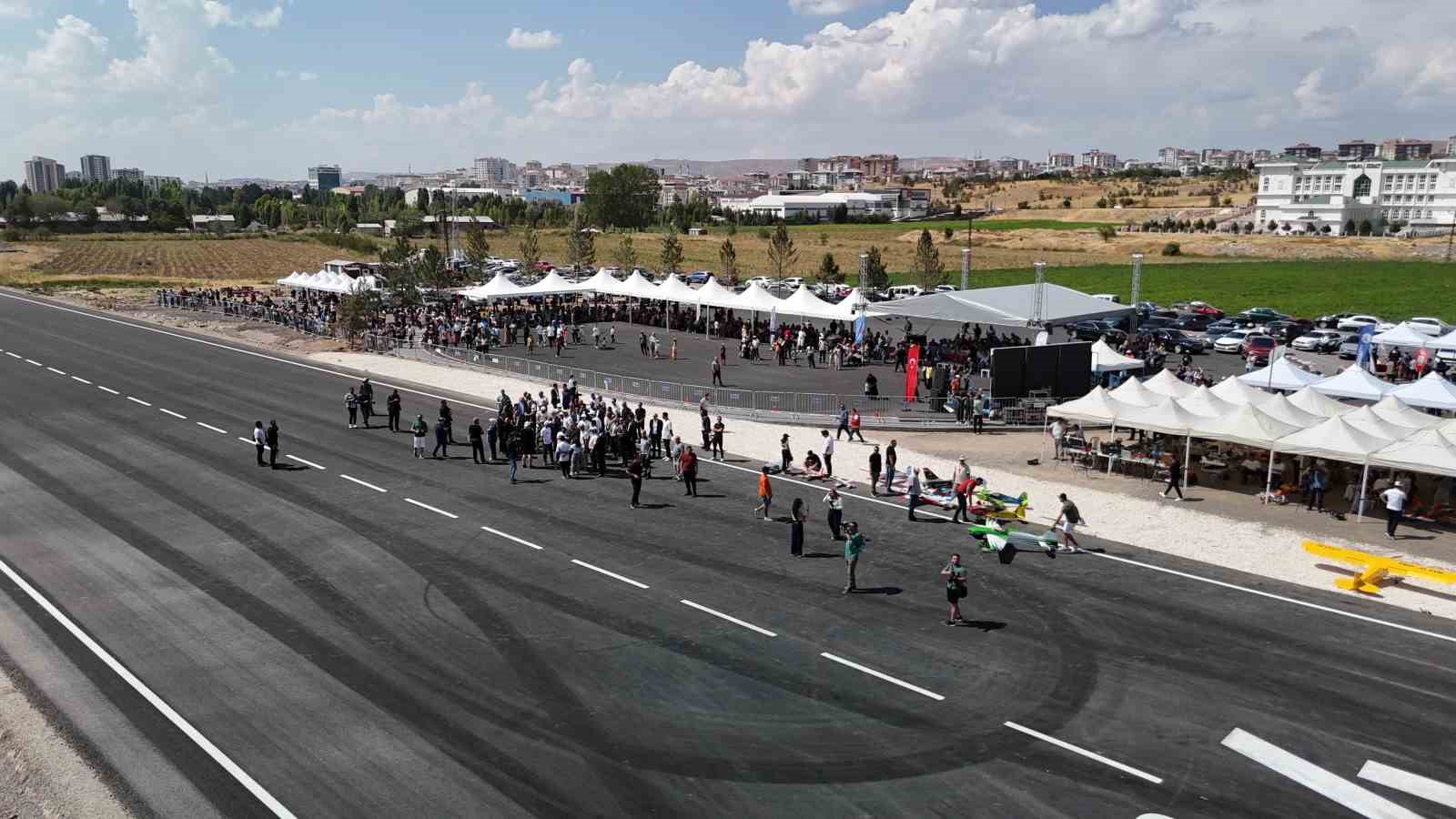(Düzeltme) Kıbrıs çıkartması kahramanı Cengiz Topel’in ismini taşıyan İHA ve model uçak pisti törenle açıldı