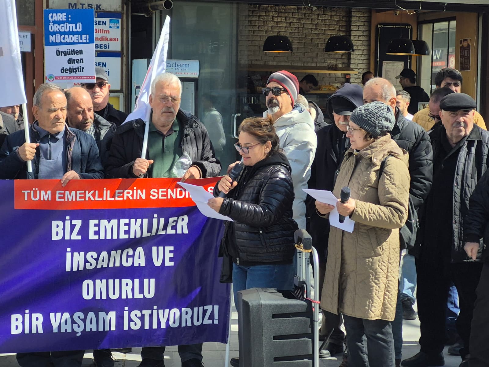 Konya’da Emeklilerden Basın Açıklaması: “Emekliyi Yoksulluğa Mahkûm Eden Düzen Değişmeli”