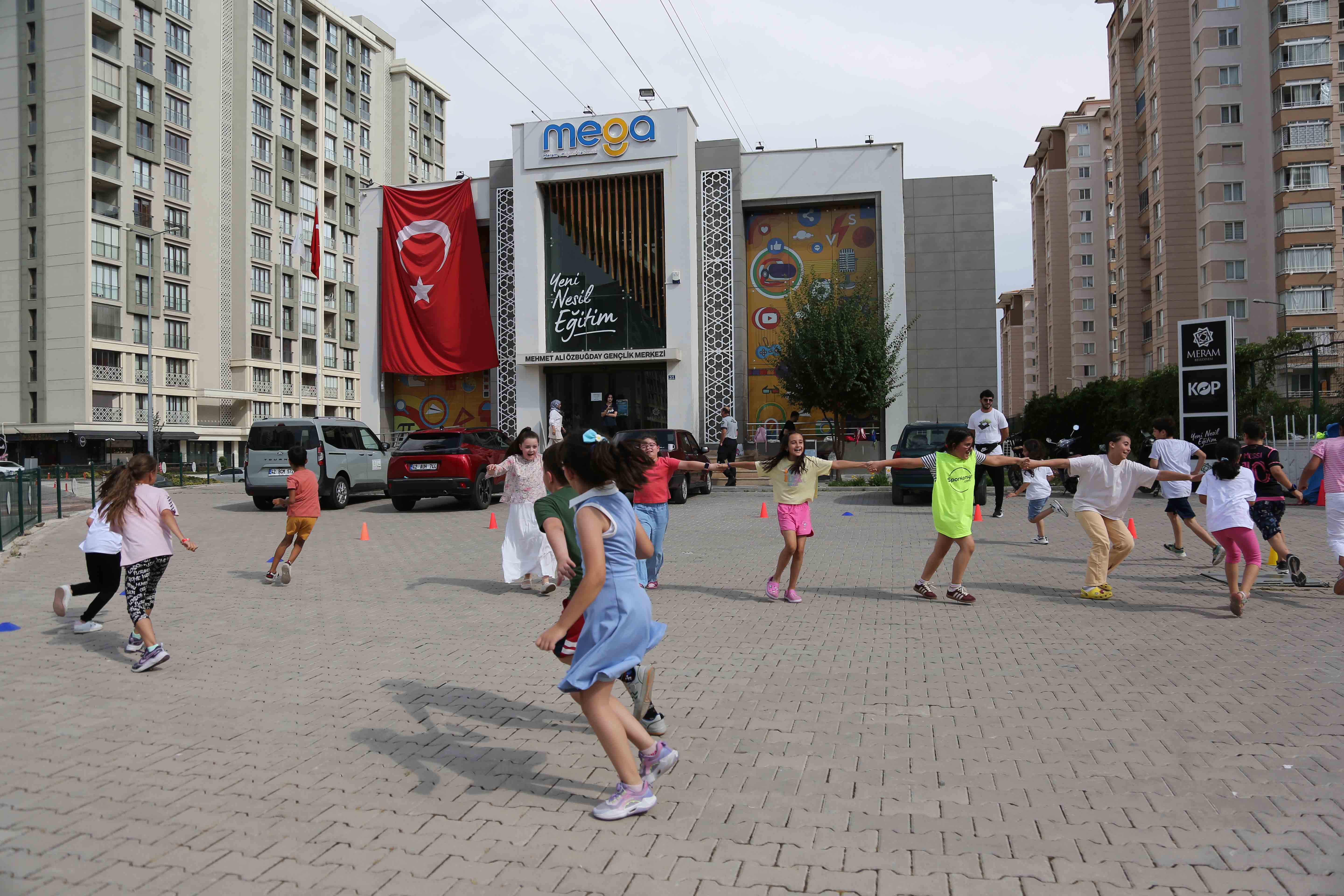 MEGA Yaz Okulu’nda Kayıt Heyecanı Başladı