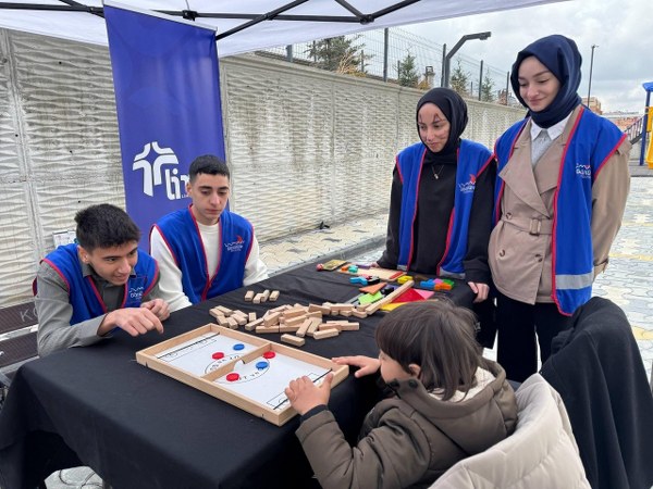 LİMAN Gönüllüler Platformu, Filistinli Çocuklarla Bayram Sevincini Paylaştı
