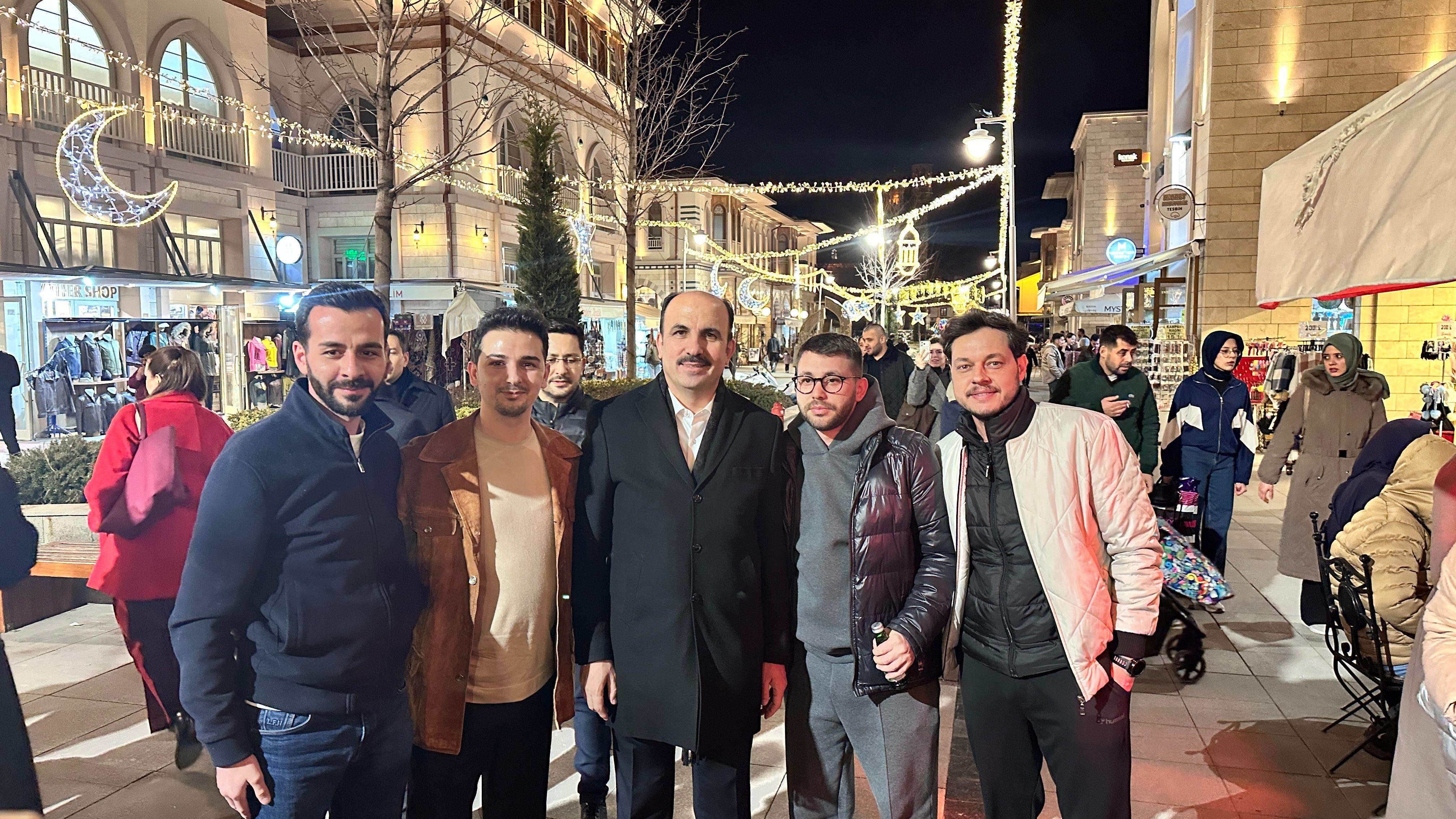 Başkan Altay Ramazanın Son Teravih Namazı Sonrası Esnafla ve Vatandaşla Buluştu