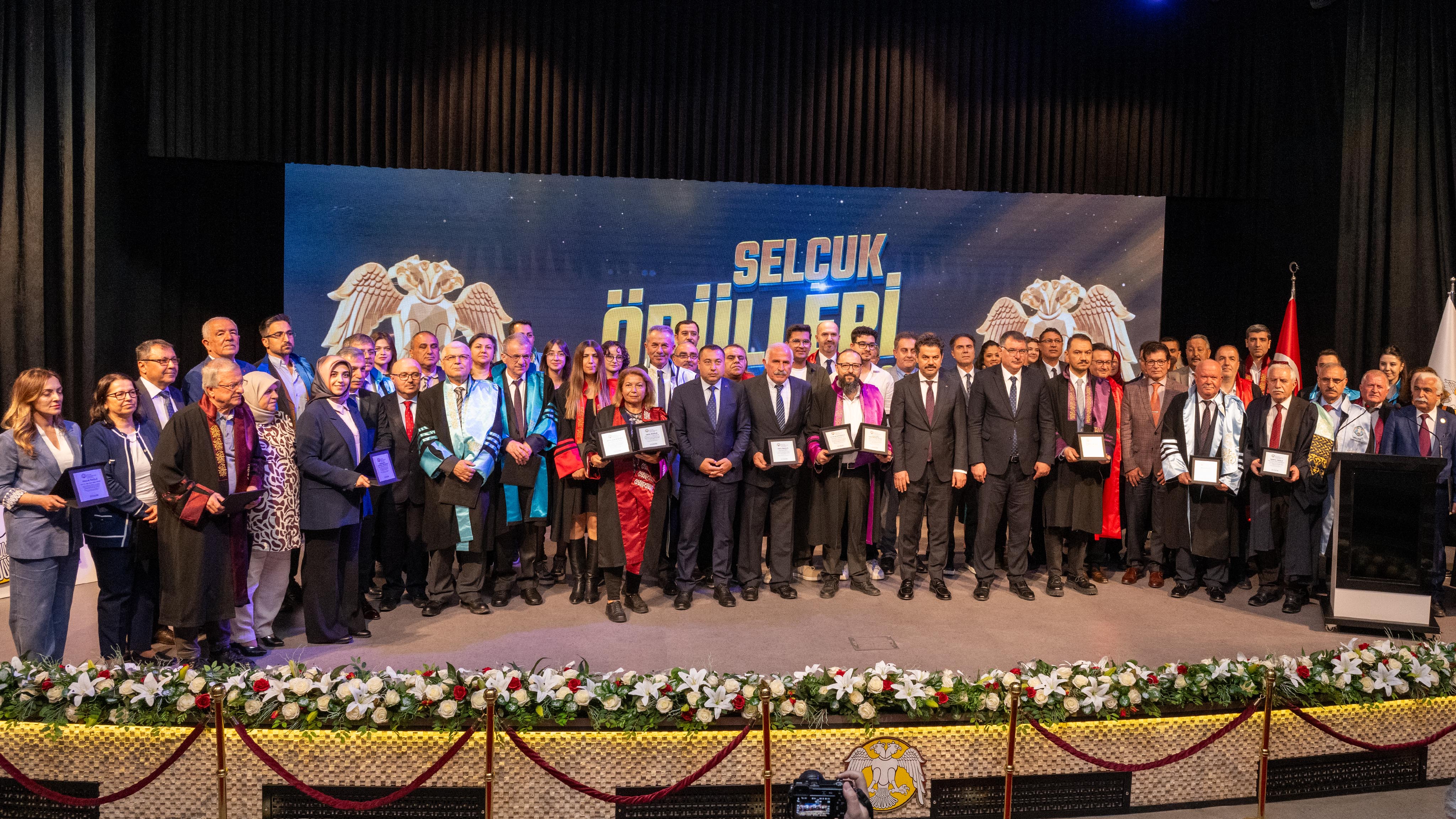 Selçuk Üniversitesinde Başarıya Katkı Sağlayanlar Onurlandırıldı