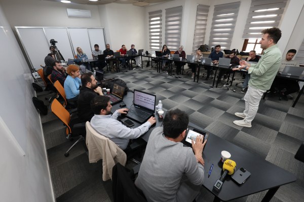 Konya Büyükşehir Personeline Yapay Zekâ Odaklı Eğitim Programı Düzenlendi 