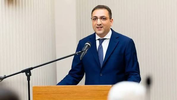 Geçici tedbirle görevinden uzaklaştırılan Balçova Belediye Başkanı Onur Yiğit, görevine iade edildi