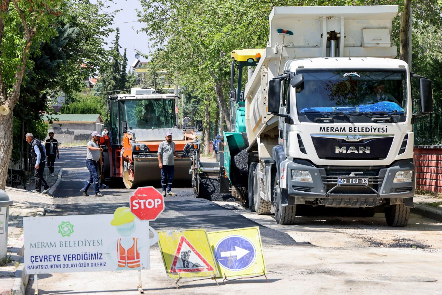 Başkan Kavuş, Meram'ın Yoğun Asfalt Mesaisini Denetledi