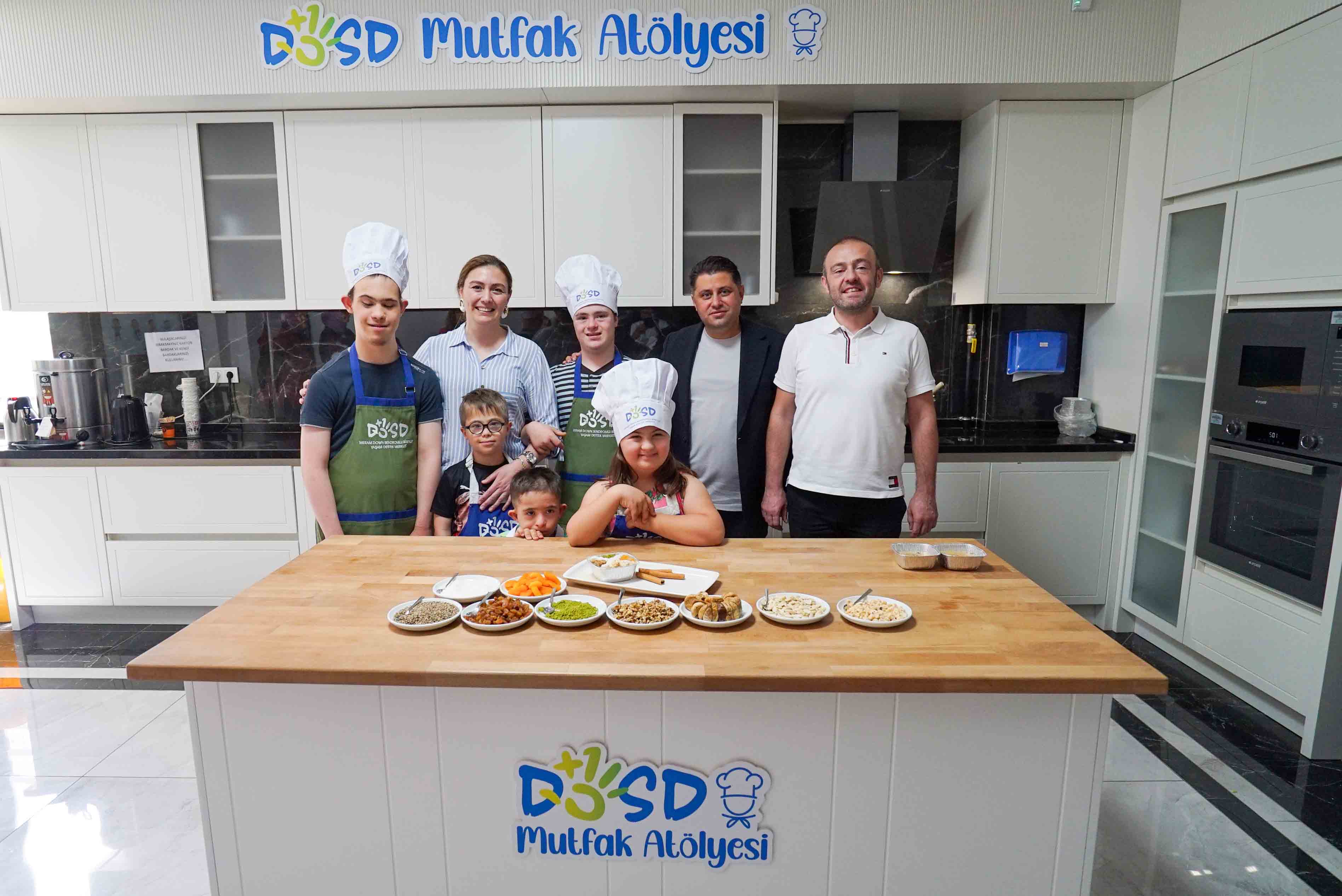 DOSD Meram'ın Özel Çocukları Aşureyle Gönülleri Isıttı 