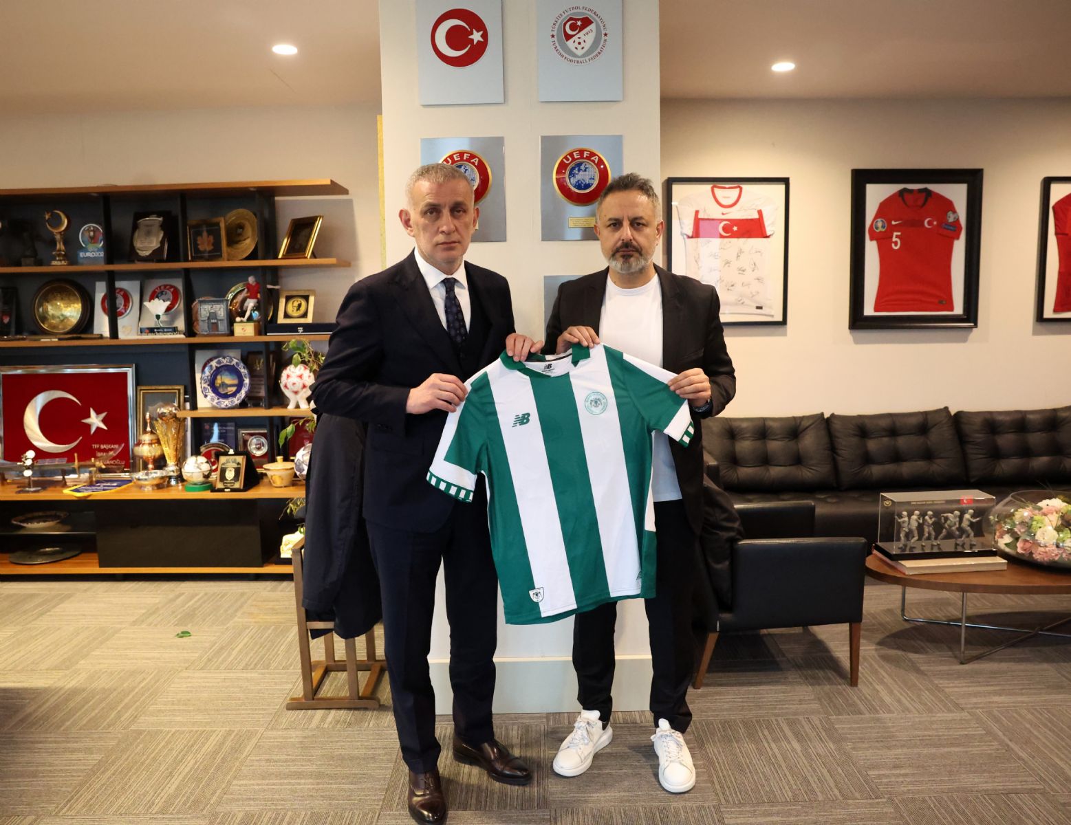 Konyaspor Başkanı Ömer Korkmaz TFF Başkanı İbrahim Ethem Hacıosmanoğlu'nu ziyaret etti 