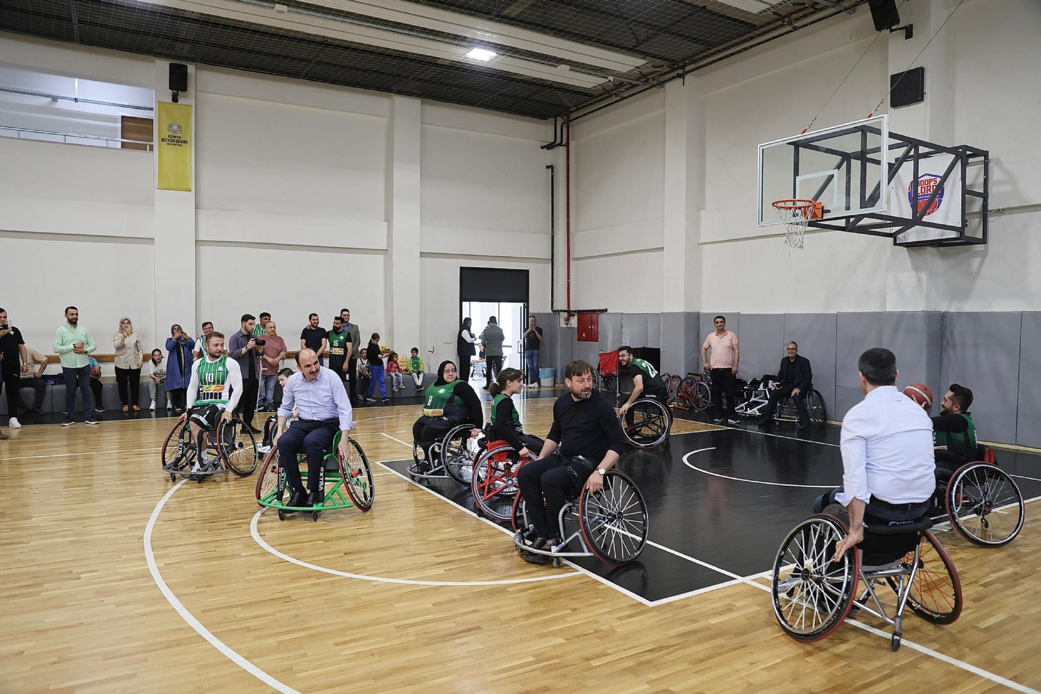 Başkan Altay Tekerlekli Sandalyeye Oturdu Engelli Basketçilerle Maç Yaptı