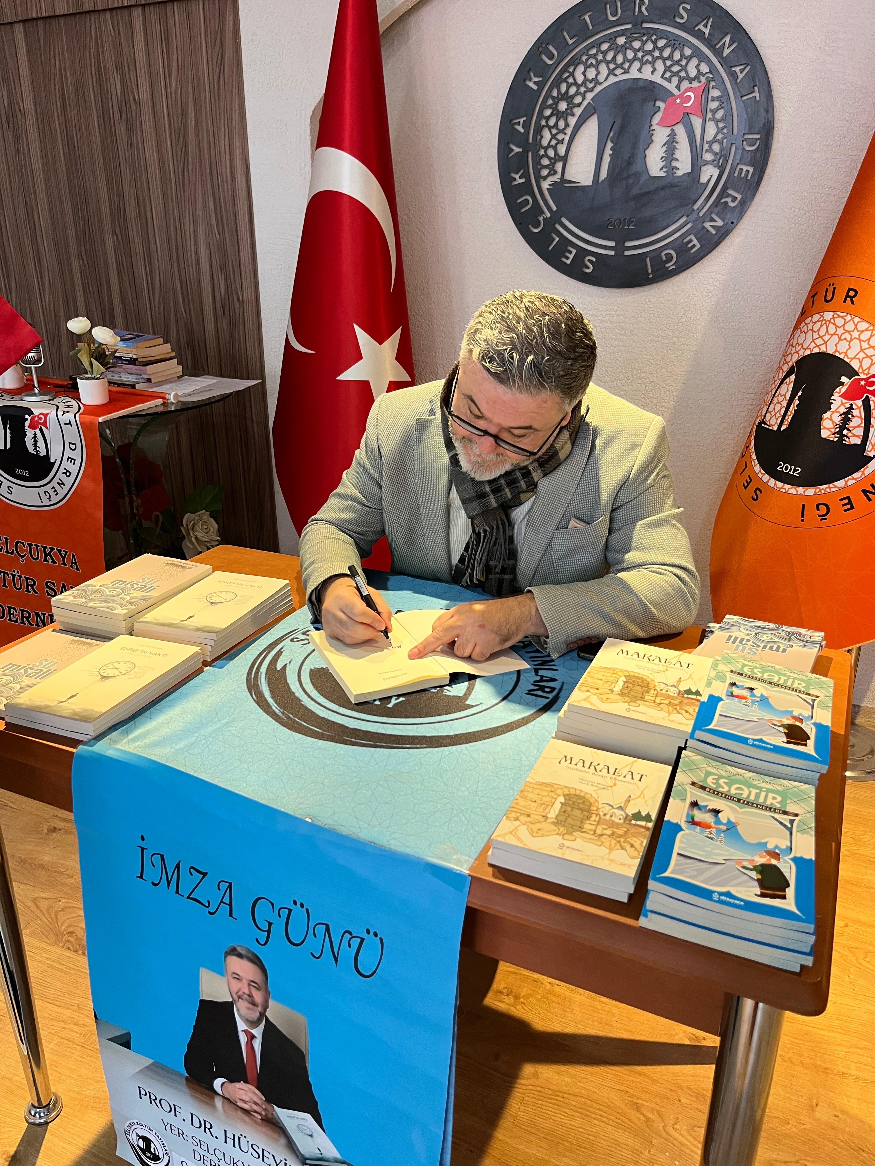 Prof. Dr. Hüseyin Muşmal Selçukya Kültür Evi’nde Okurlarıyla Buluştu