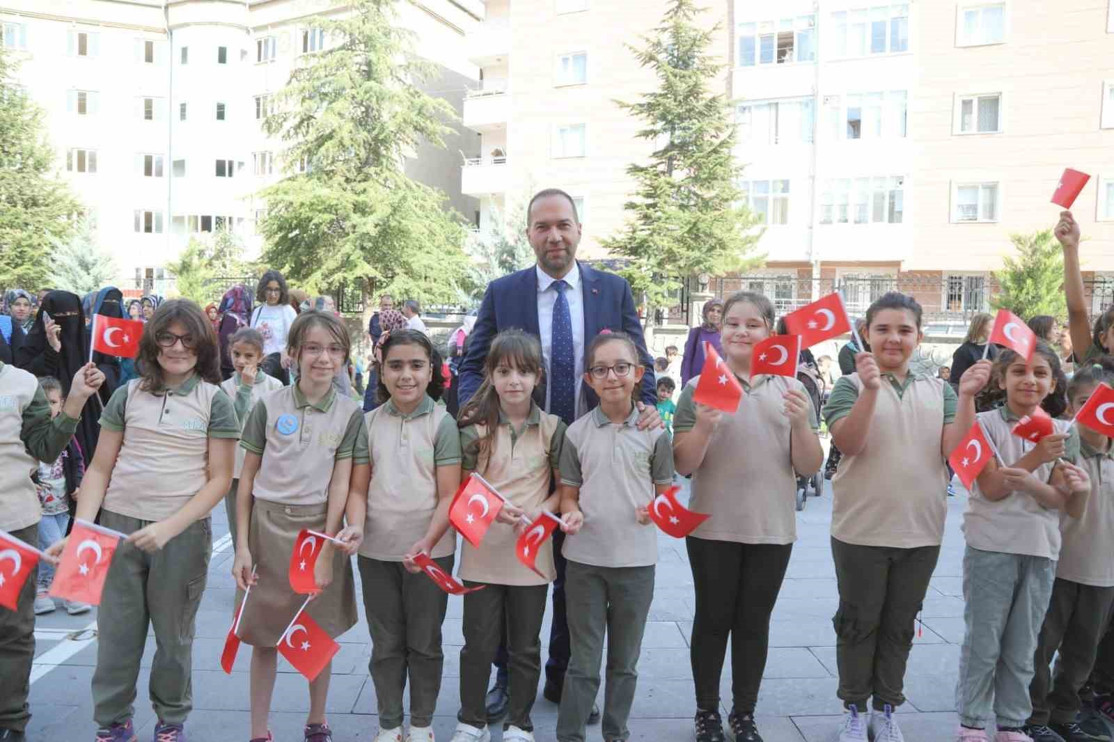 Başkan Özdemir: "Eğitim, geleceğimizi aydınlatan en önemli ışıktır"