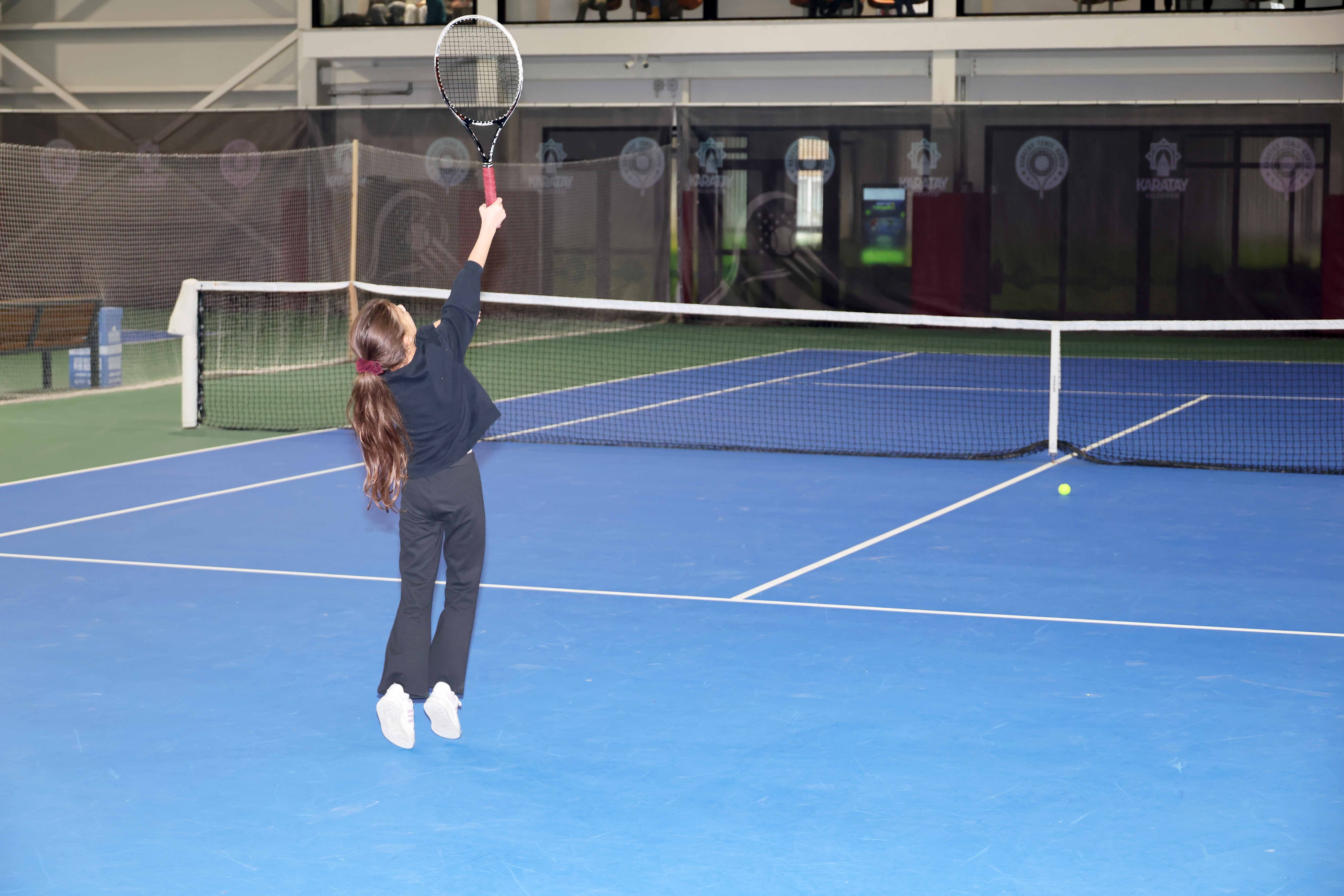 Karatay'da Tenis Turnuvası Heyecanı Devam Ediyor