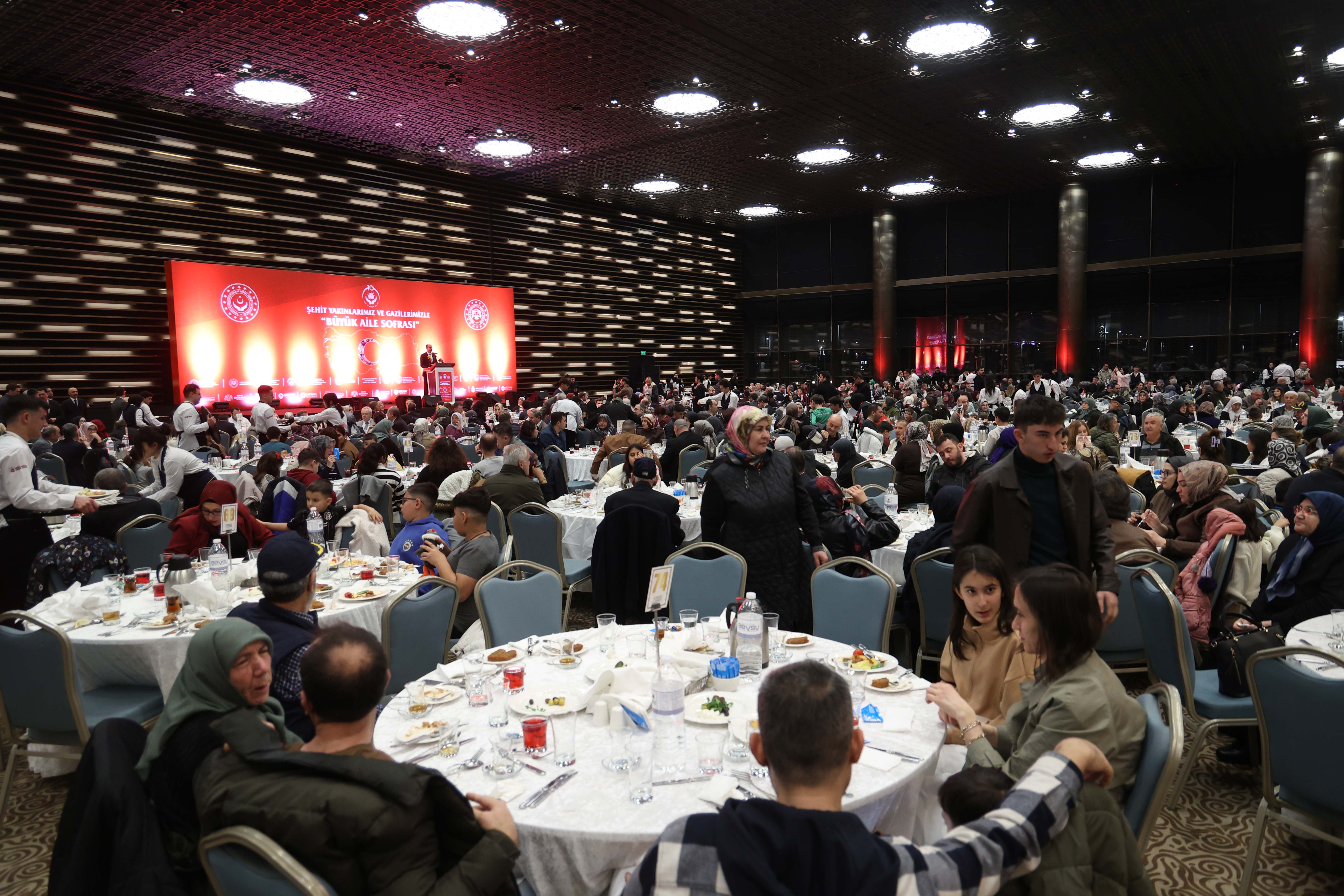 Konya’daki Şehit Aileleri, Gaziler ve Gazi Yakınları "Büyük Aile Sofrası"nda Buluştu  