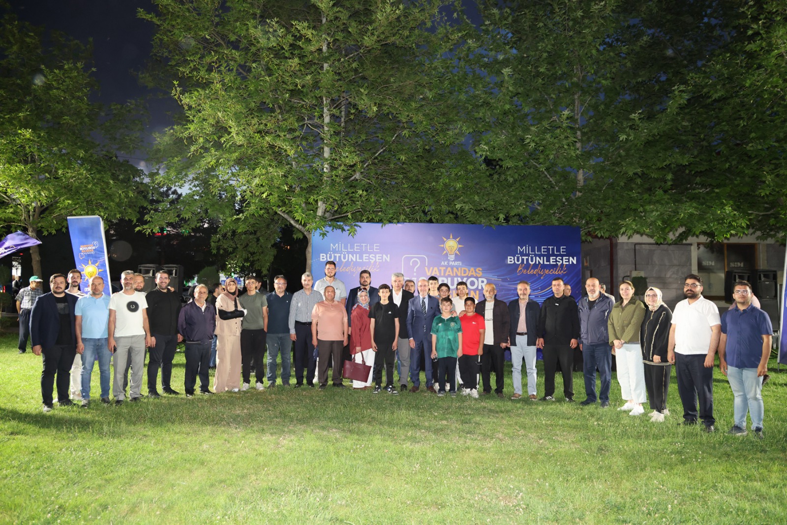 Başkan Pekyatırmacı Şeyh Şamil ve Mehmet Akif Mahallelerinde Vatandaşların Sorularını Cevapladı