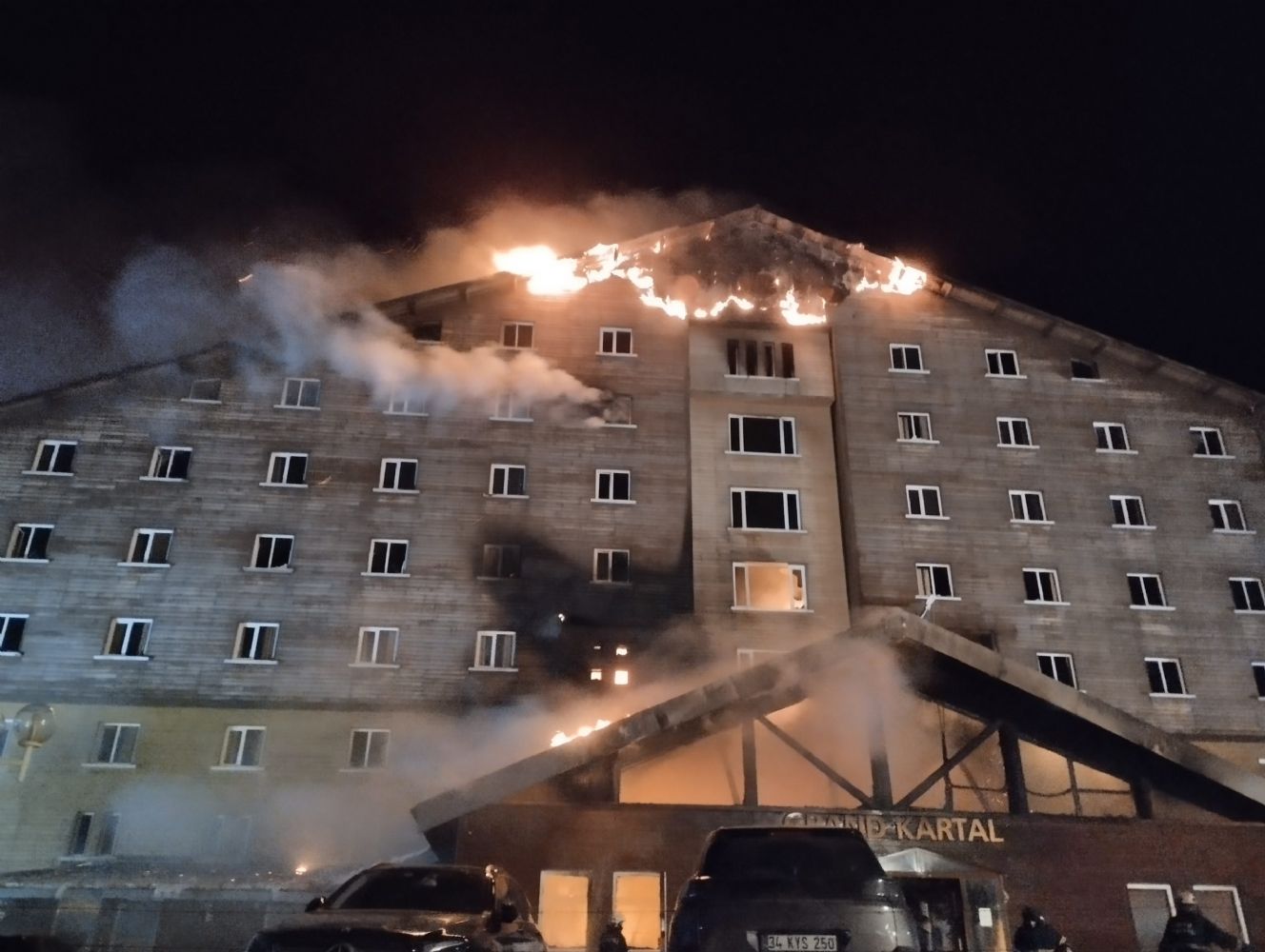 Grand Kartal Otel yangınına ilişkin İş Başmüfettişi Ayanoğlu hakkında soruşturma izni verildi