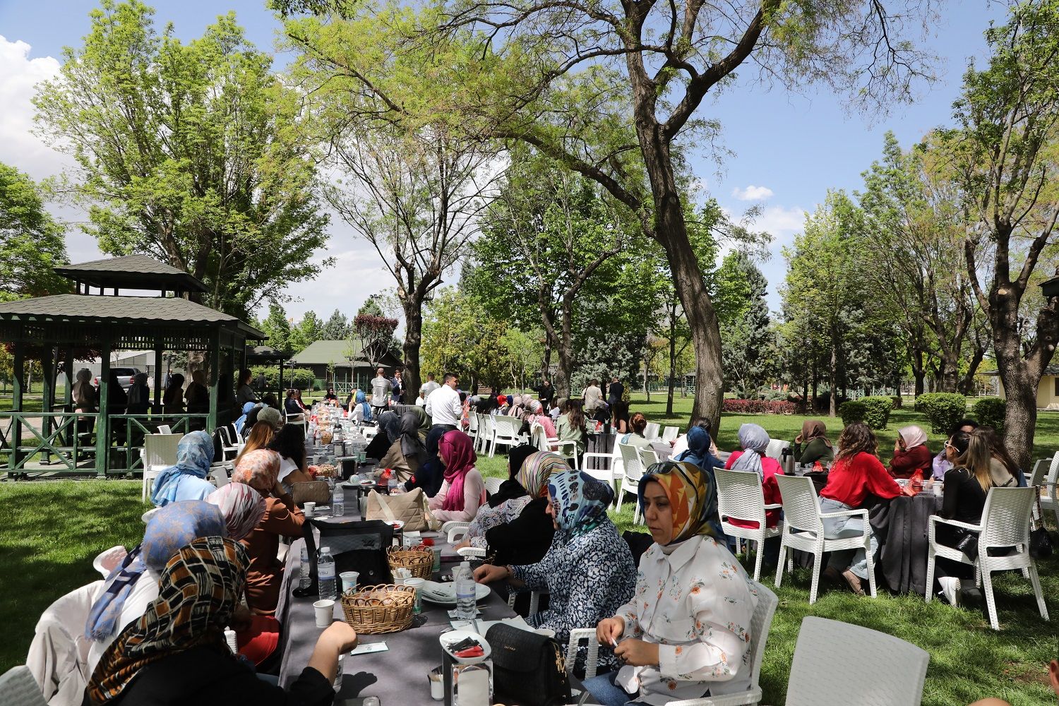 Karatay Belediyesi'nden Kadın Personele Anneler Günü Sürpizi