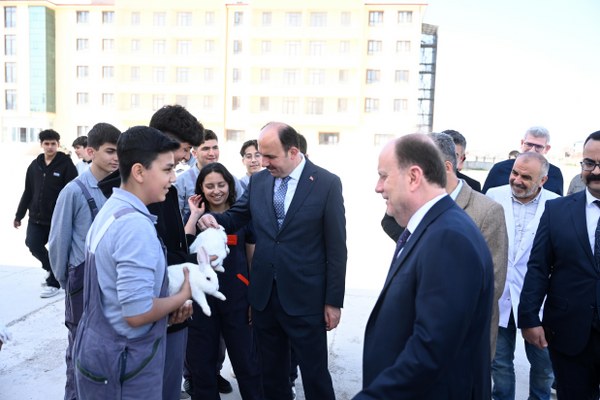 Başkan Altay ve Milletvekili Bakan'dan Öğrencilere Ziyaret 