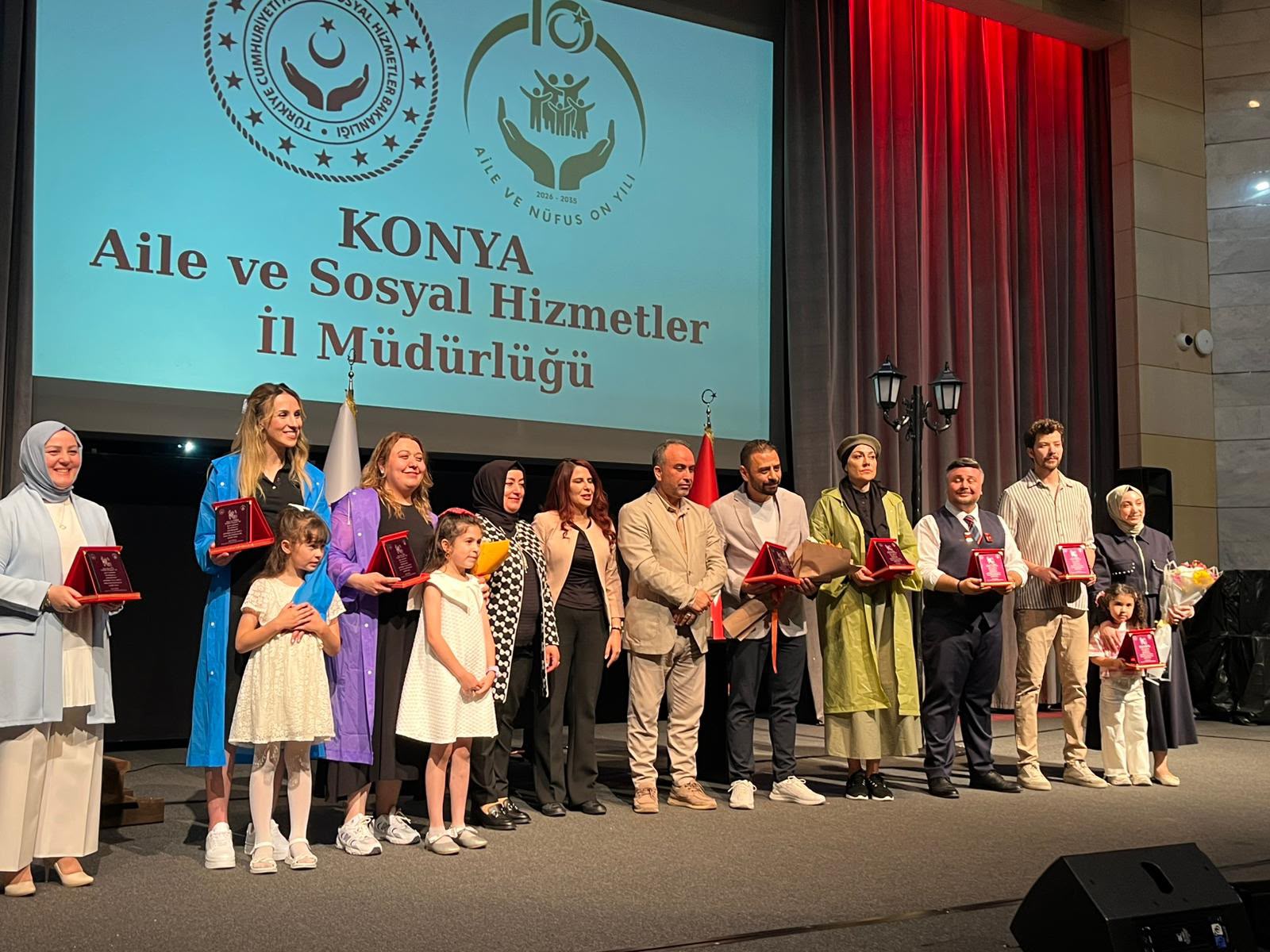 "Kadınlar İstasyonu" Sahne Aldı