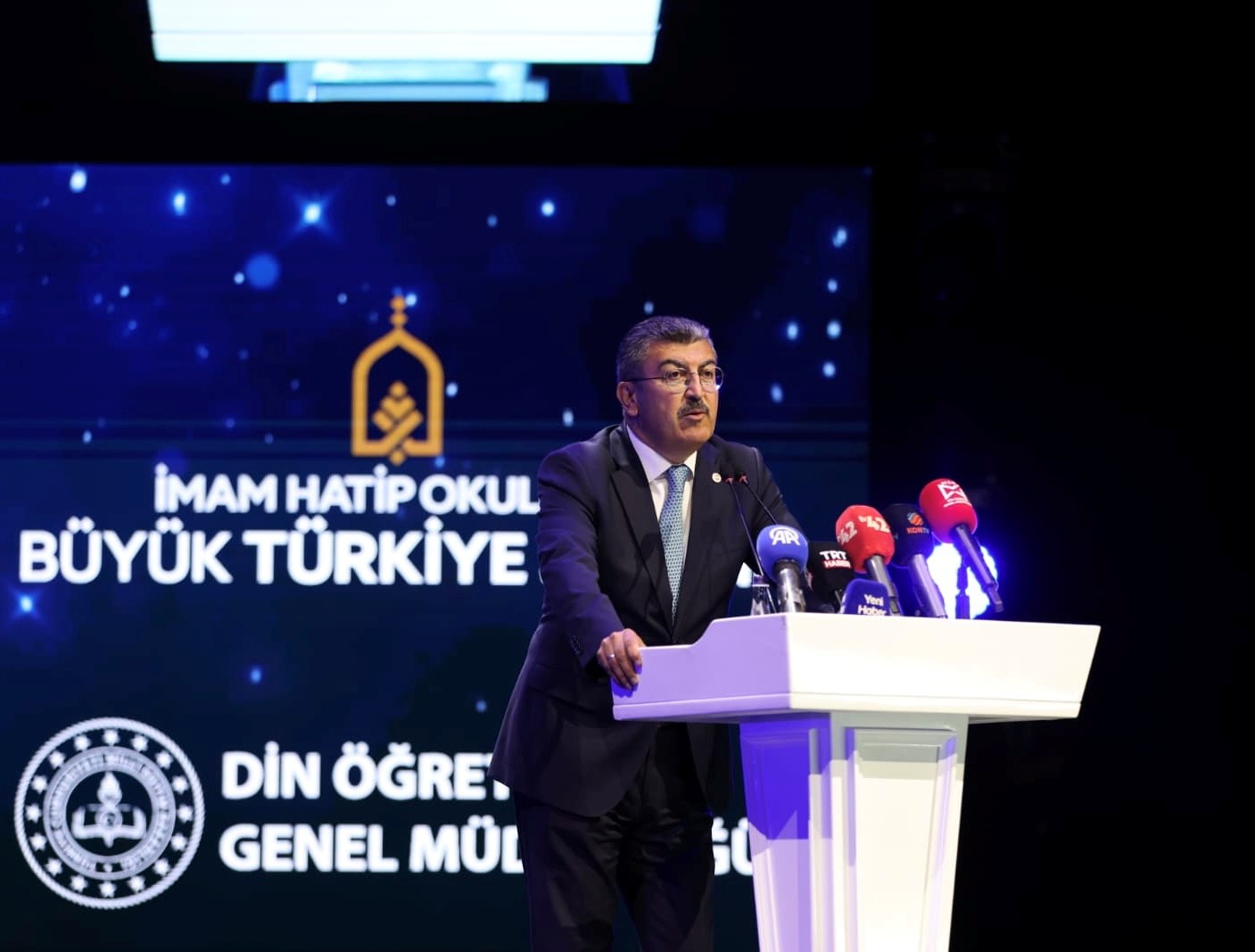 Hasan Ekici :İmam hatip okulları Türkiye’nin ufkunu aydınlatan kutlu çatılardır