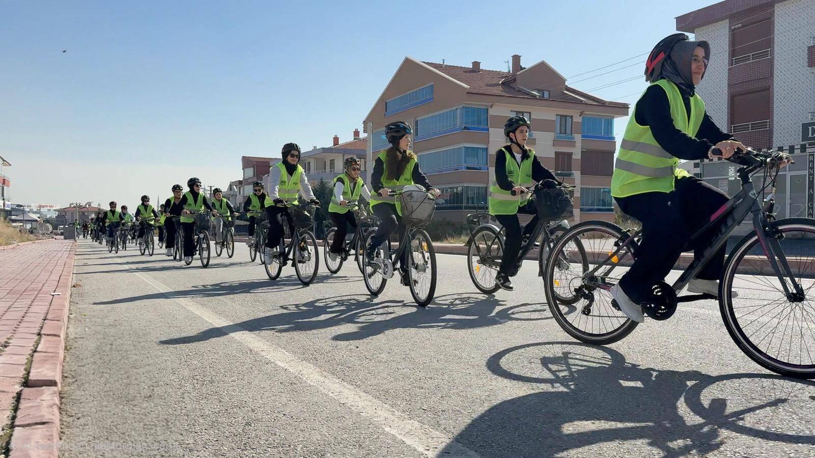 Konya’da Bisiklet Kültürü Okullarda Yaygınlaşıyor: Öğrenciler Sille’ye Pedal Çevirdi