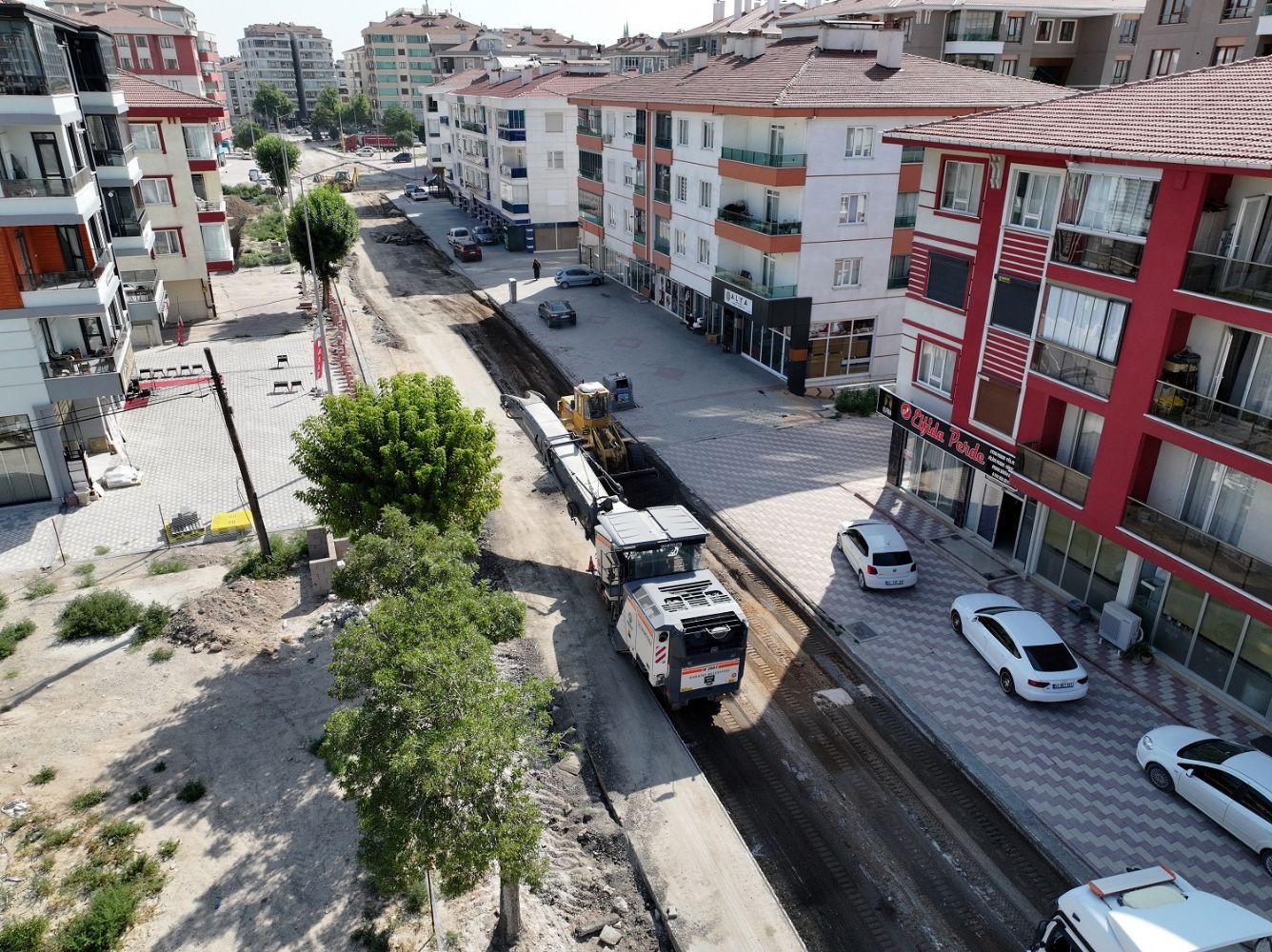 Karakayış Caddesi'nde Yenileme Çalışmaları