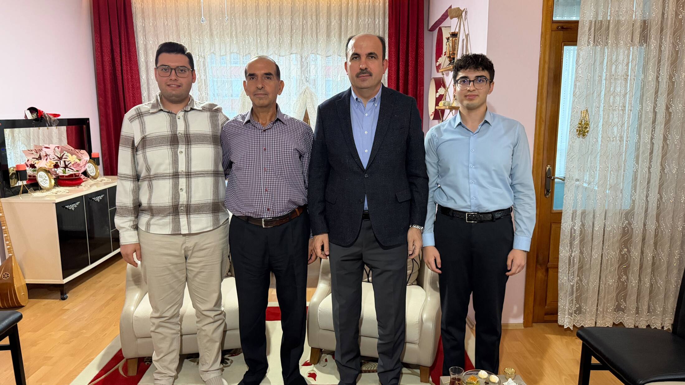 Başkan Altay, “Vefa Umresi” ile Kutsal Topraklara Giden Vatandaşları Evlerinde Ziyaret Etti