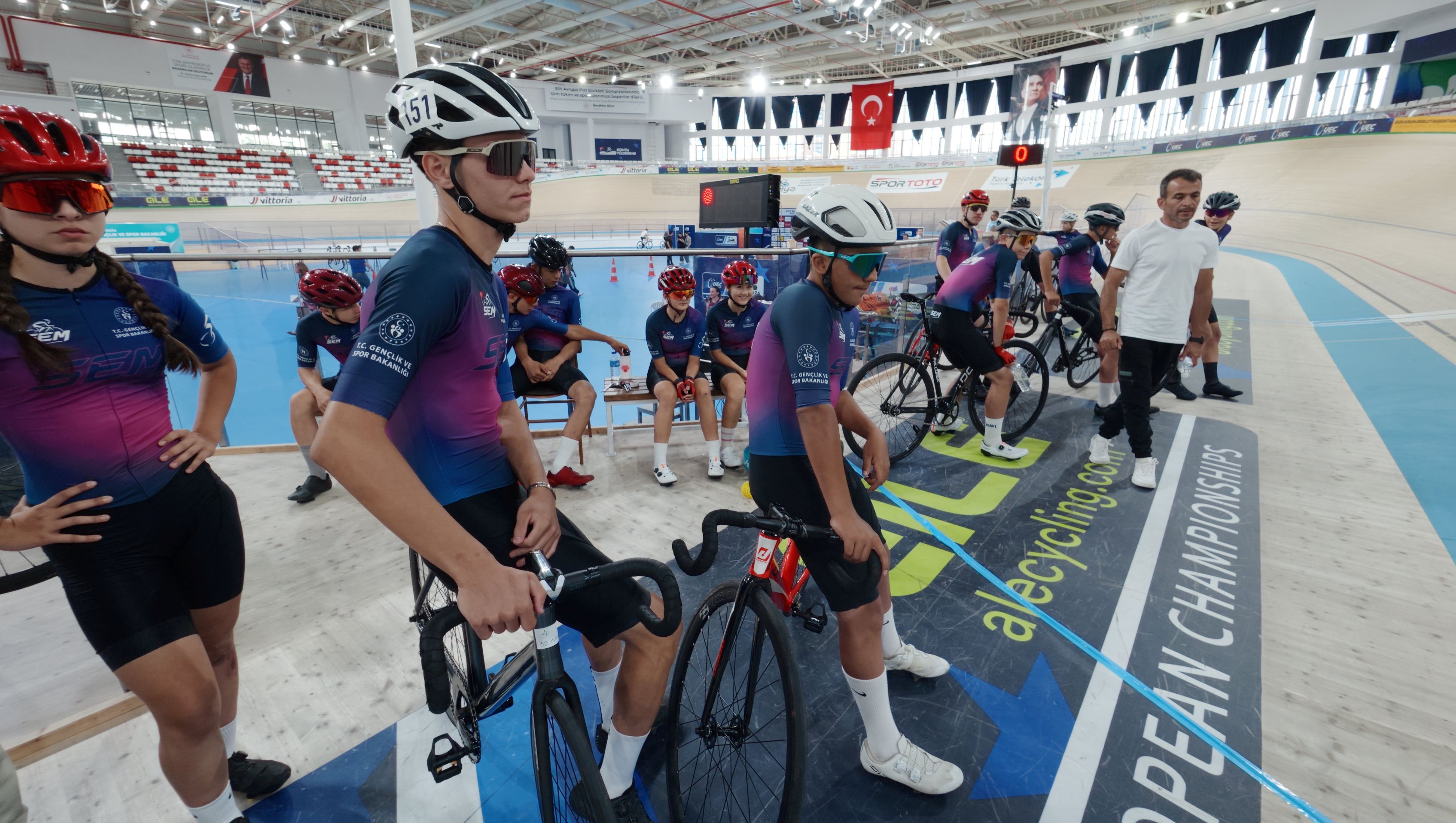 Konya Velodromu’nda Geleceğin Şampiyonları Piste Çıktı!