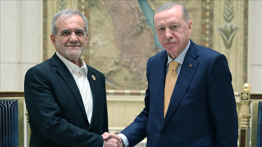 Cumhurbaşkanı Erdoğan, İran Cumhurbaşkanı Pezeşkiyan ile görüştü