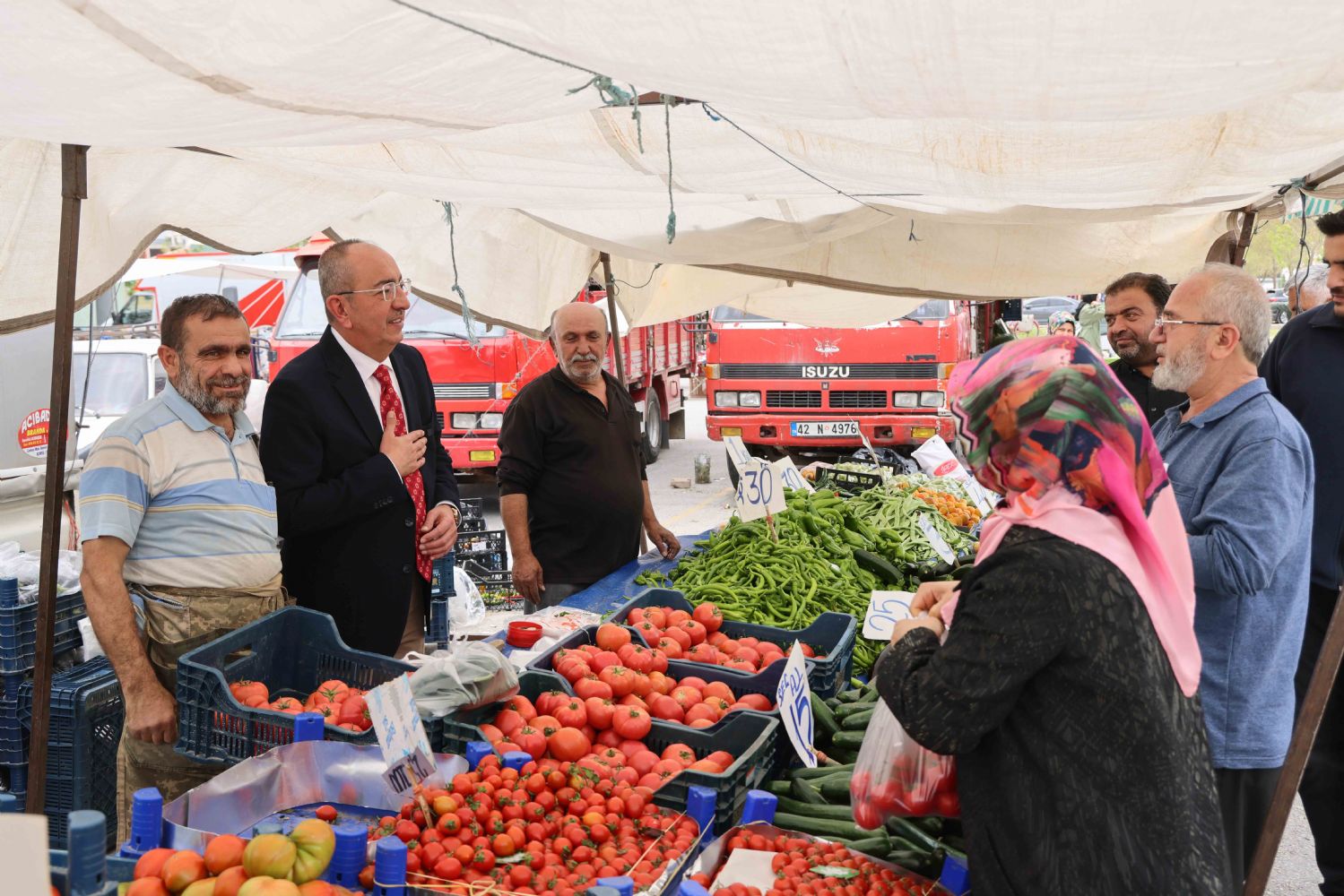 Hadimi ve Uluğbey Mahallelerinde hemşehrileriyle buluşan Başkan Kavuş; "Her mahallemizi planlı yatırımlarla geleceğe hazırlıyoruz"