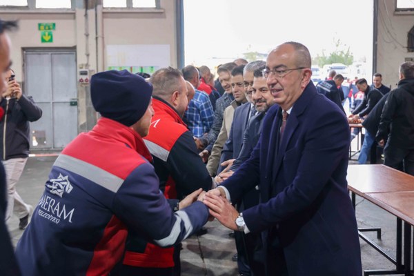 Başkan Kavuş Personeliyle Bayram Sevincini Paylaştı