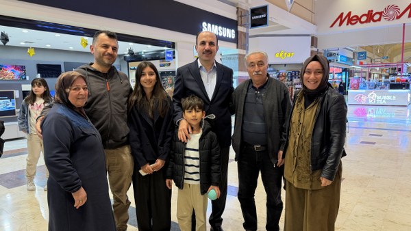 Başkan Altay Alışveriş Merkezinde Esnafla ve Vatandaşlarla Buluştu