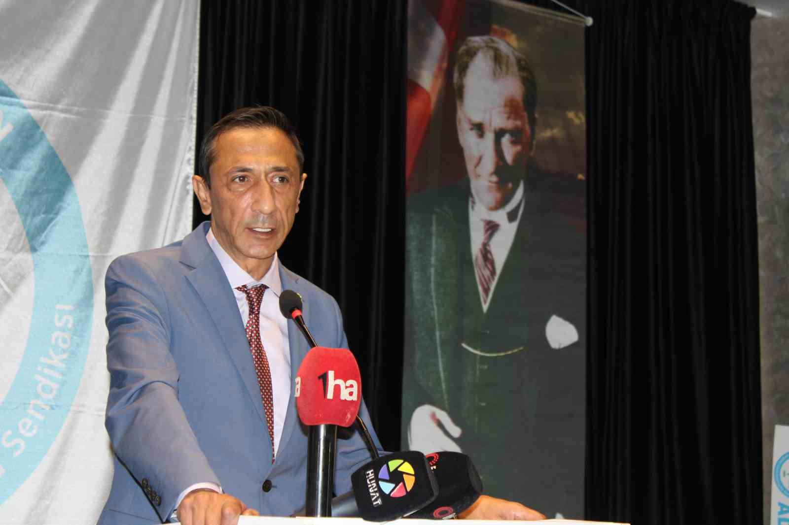 Başkan Özat: "Bizim tek gündemimiz eğitim çalışanlarının haklarını savunmak"