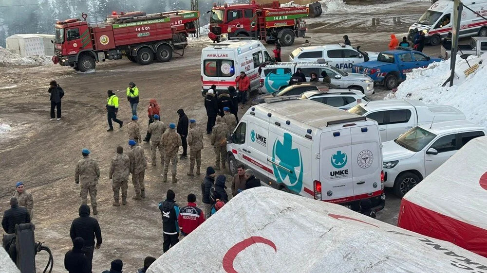 Aile ve Sosyal Hizmetler Bakanlığının 13 psikososyal destek ekibi, otel yangınından etkilenenler için yönlendirildi