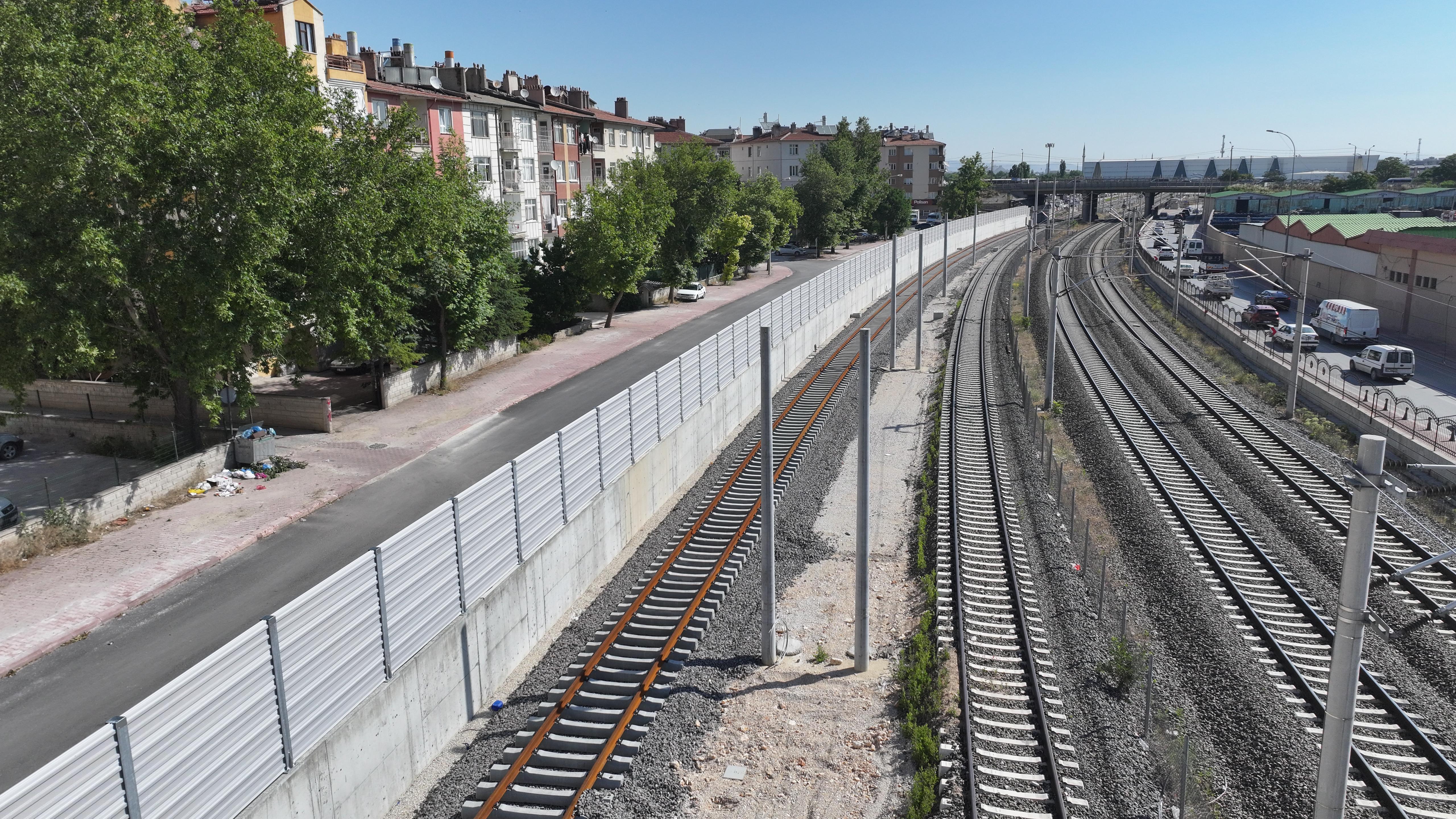 Başkan Altay, Banliyö Hattında Tren Kaynaklı Gürültüye Karşı Ses Bariyeri Yaptıklarını Açıkladı