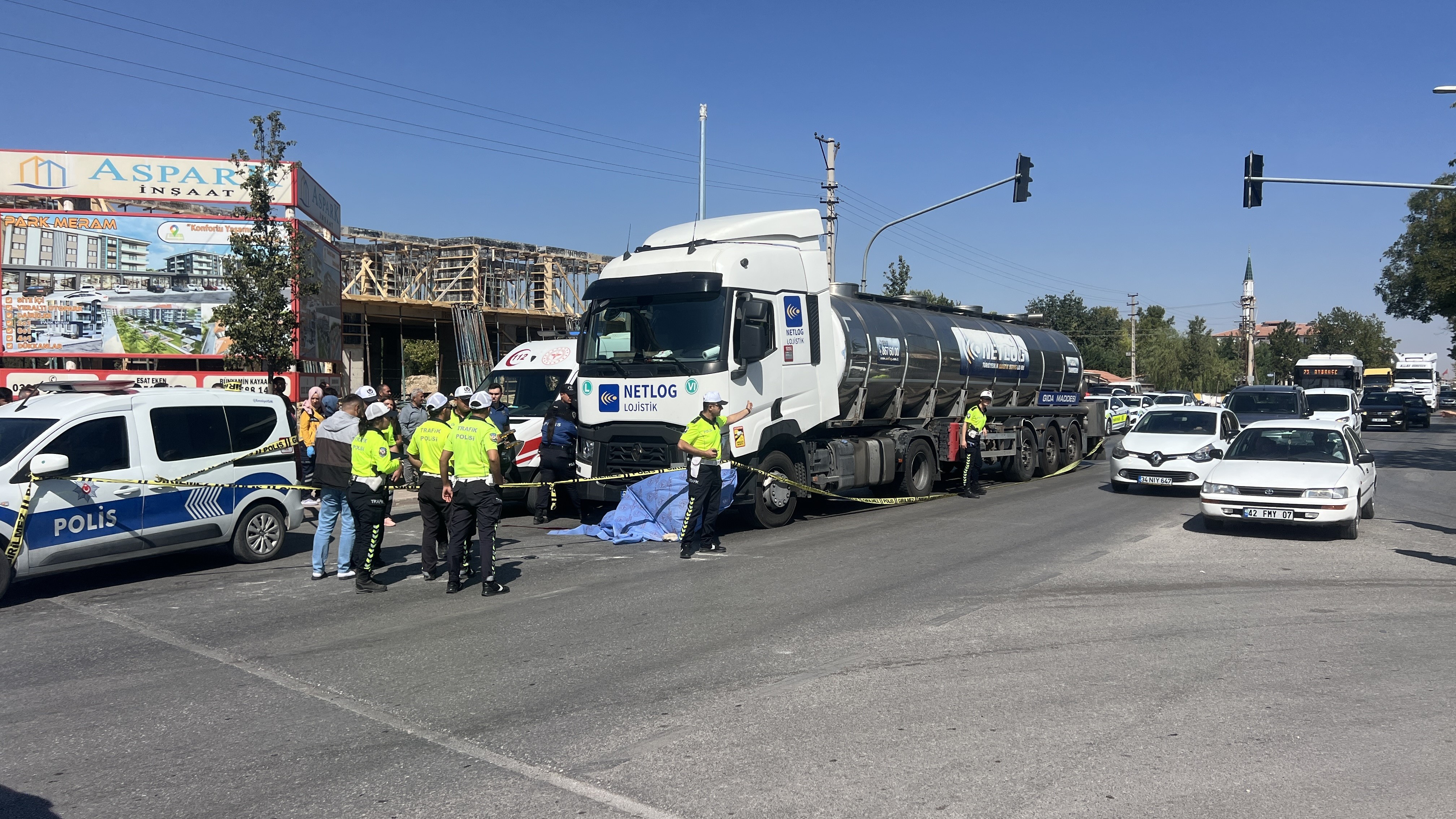  Engelli Kız Çocuğu ile Annesine Tır Çarptı: Tırın Altında Kalan Anne Olay Yerinde Hayatını Kaybetti